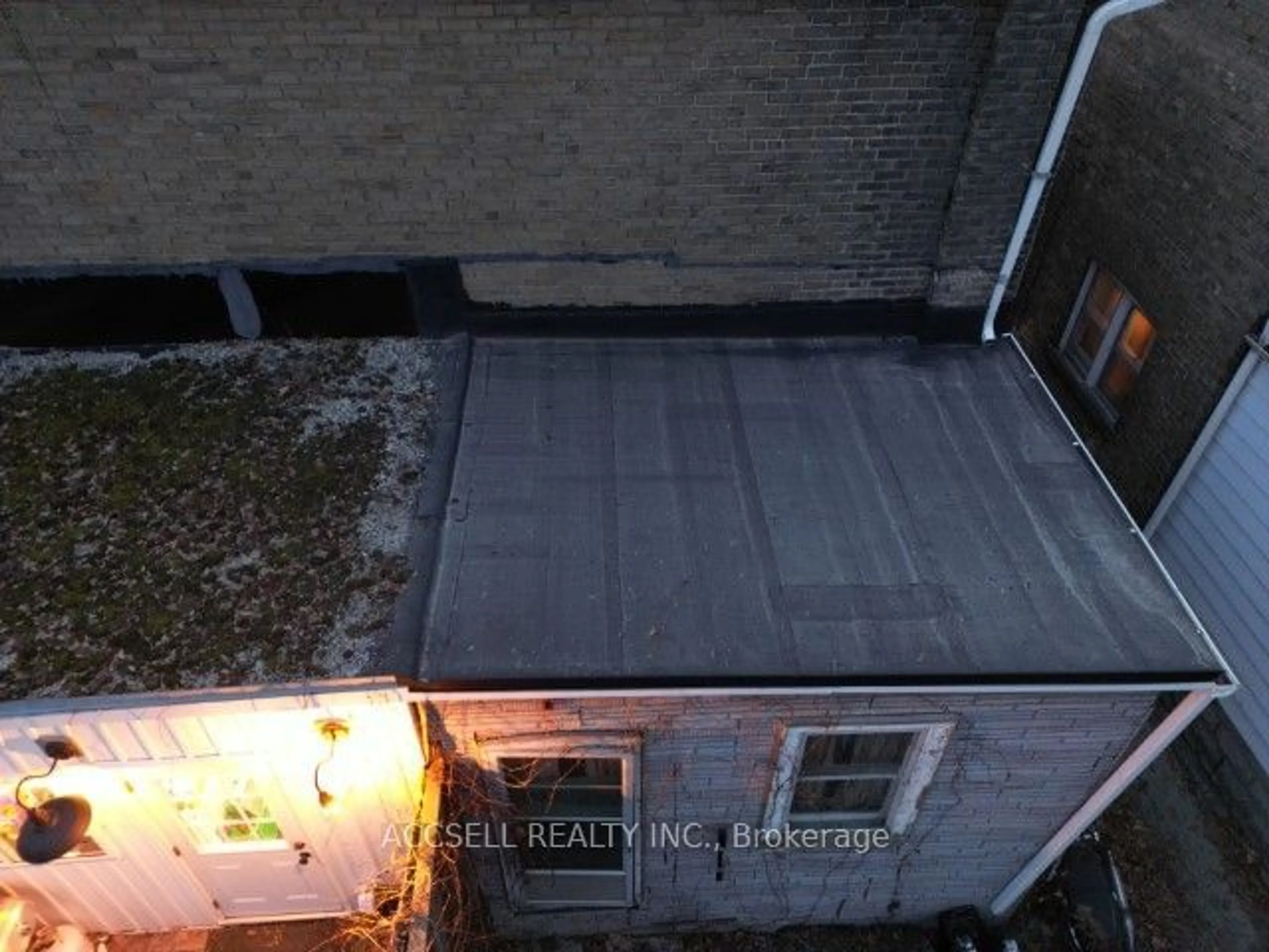 A pic from outside/outdoor area/front of a property/back of a property/a pic from drone, city buildings view from balcony for 15 Eastdale Ave, Toronto Ontario M4C 4Z8