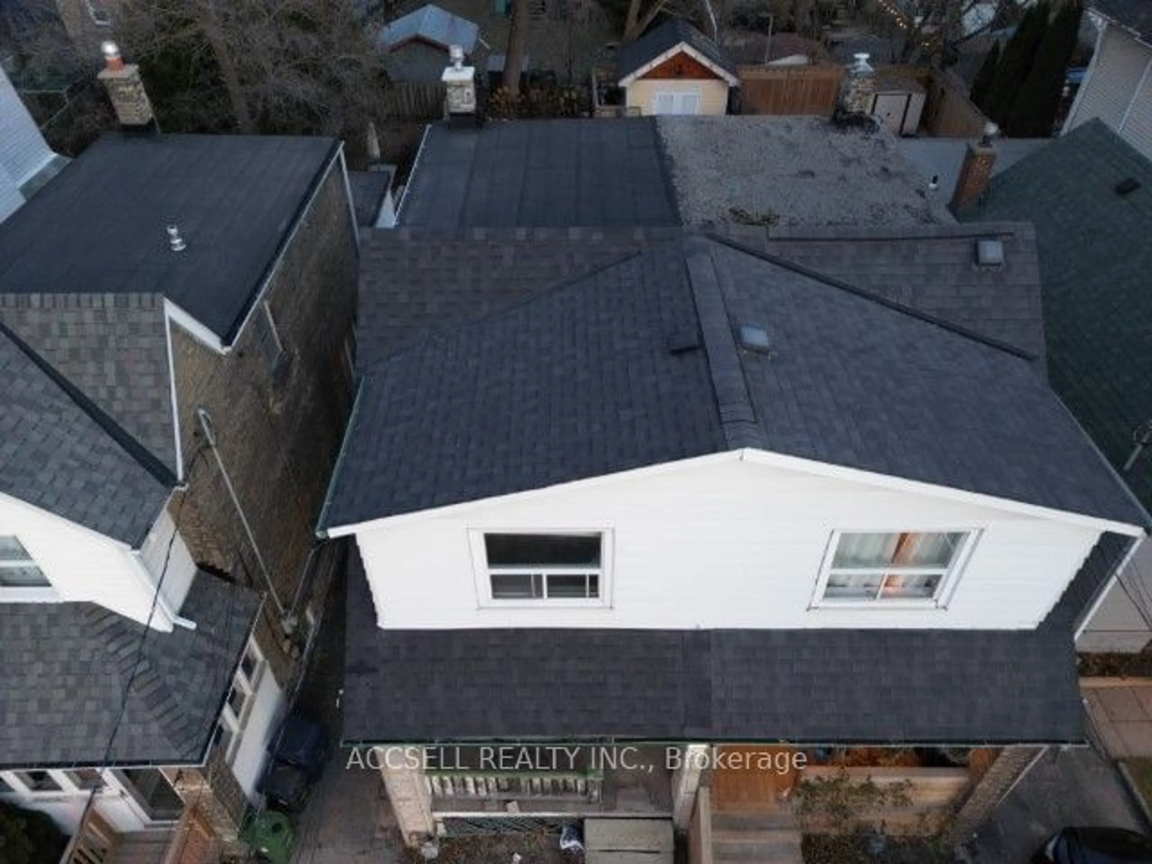 A pic from outside/outdoor area/front of a property/back of a property/a pic from drone, unknown for 15 Eastdale Ave, Toronto Ontario M4C 4Z8