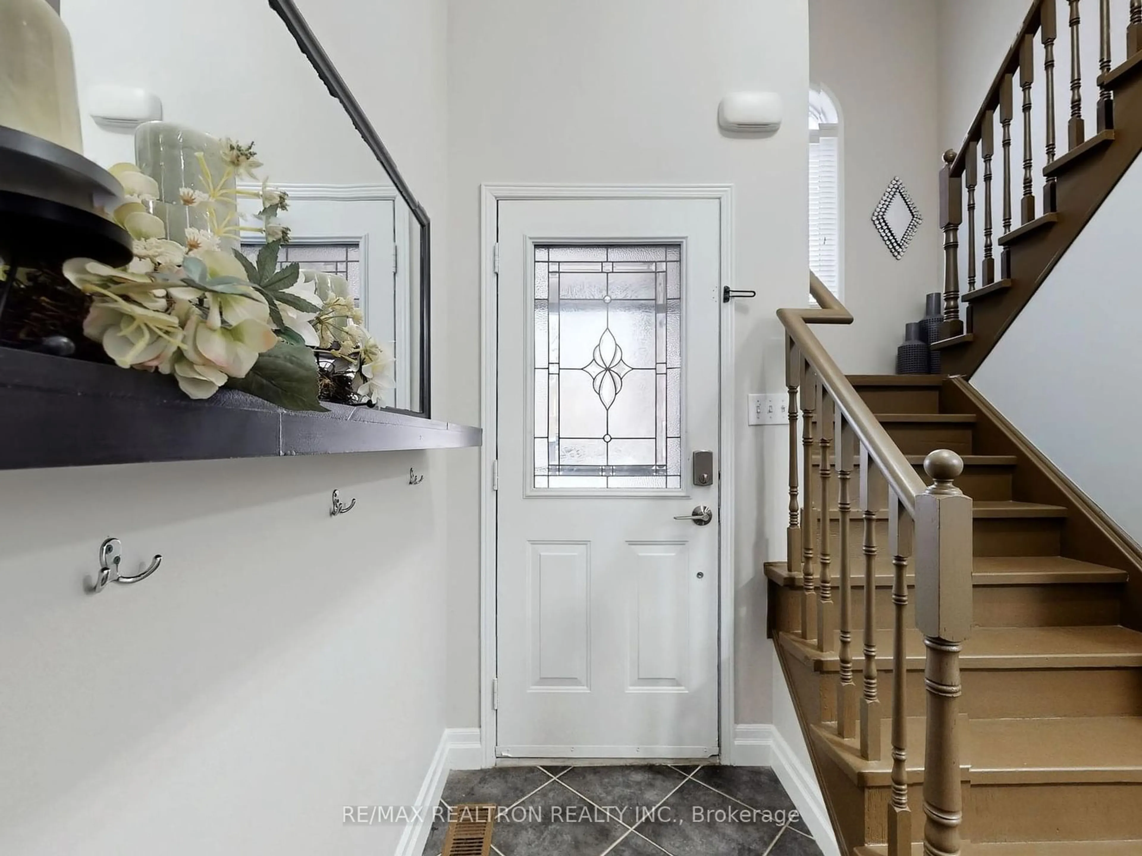 Indoor entryway for 193 Bottrell St, Clarington Ontario L1C 5M9