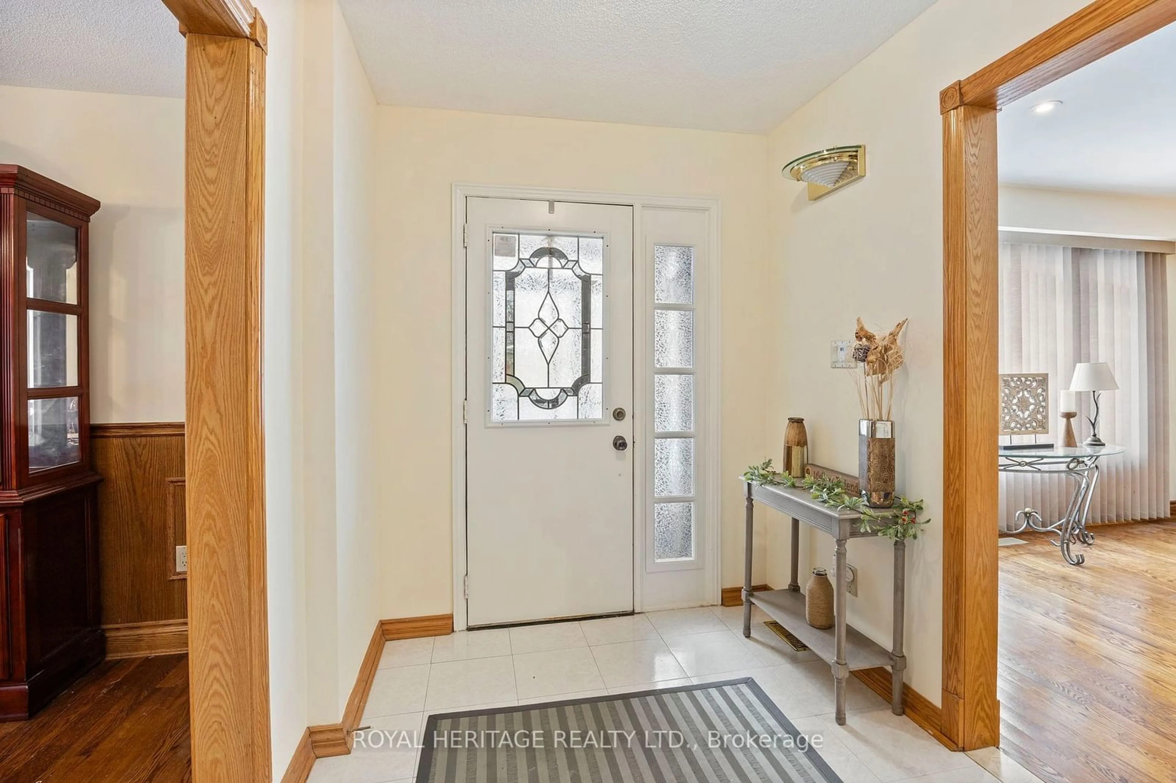 Indoor entryway for 1755 Storrington St, Pickering Ontario L1V 2X2