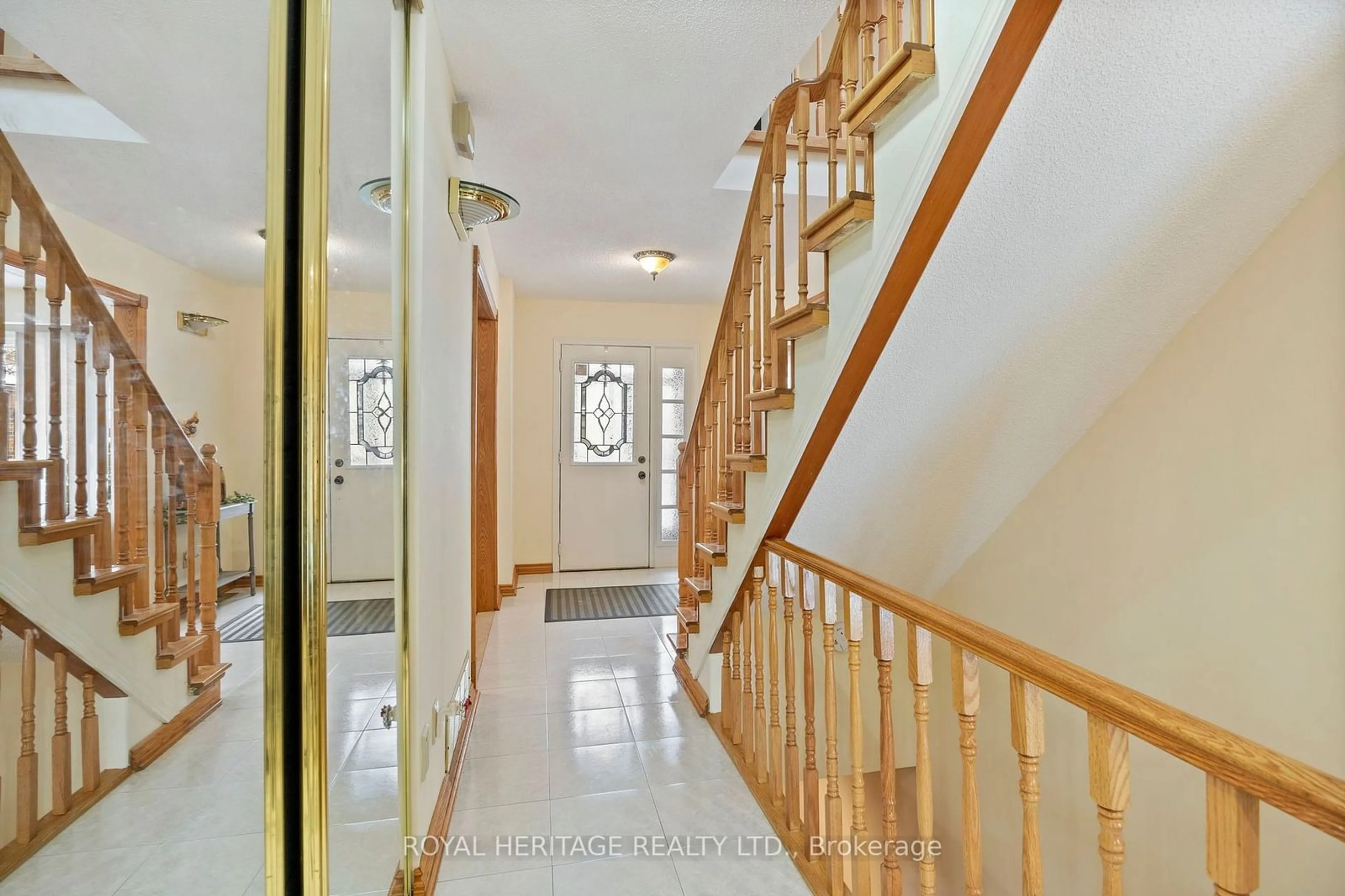 Indoor foyer for 1755 Storrington St, Pickering Ontario L1V 2X2