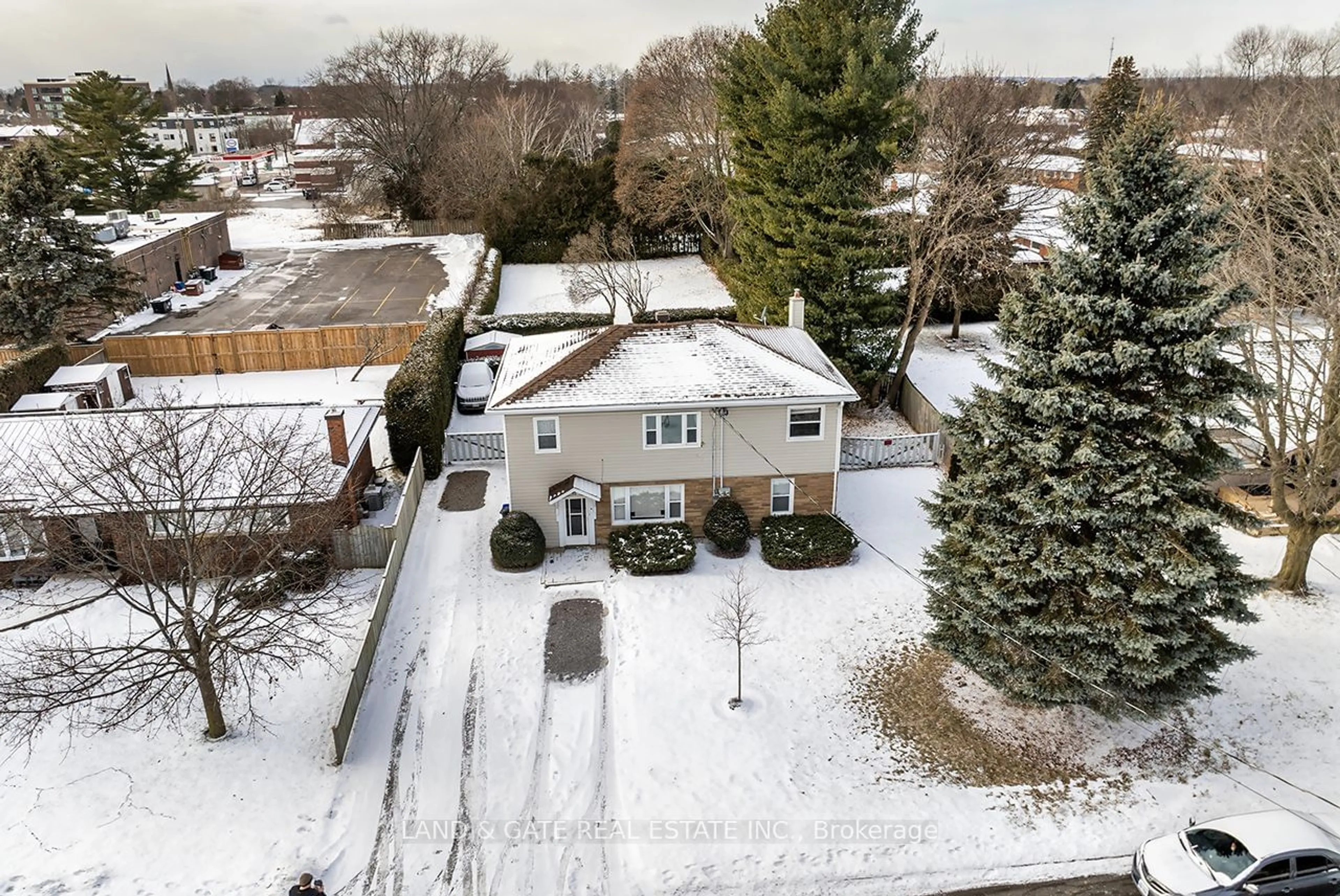 A pic from outside/outdoor area/front of a property/back of a property/a pic from drone, street for 50 Arthur St, Clarington Ontario L1B 1J8