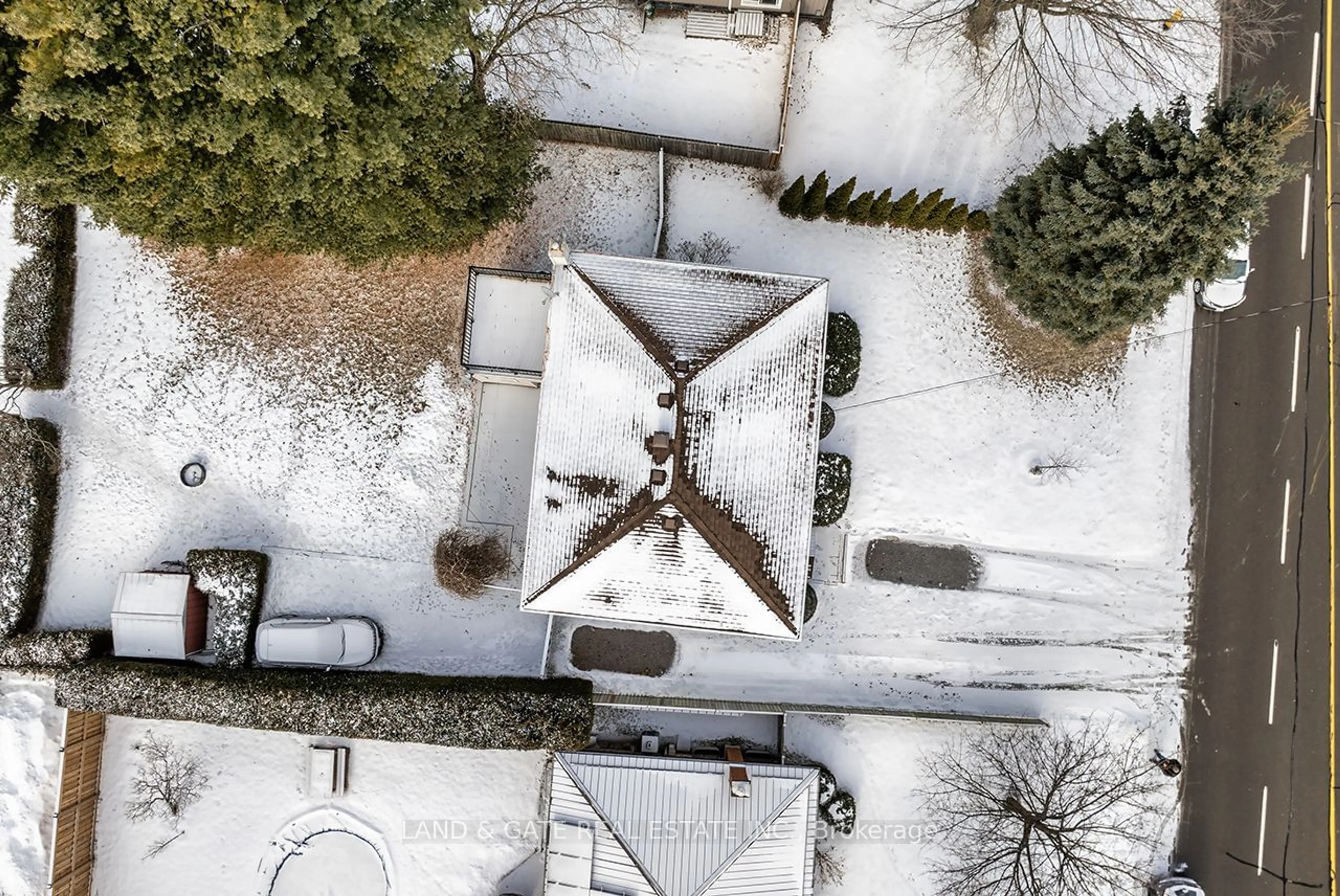 A pic from outside/outdoor area/front of a property/back of a property/a pic from drone, street for 50 Arthur St, Clarington Ontario L1B 1J8