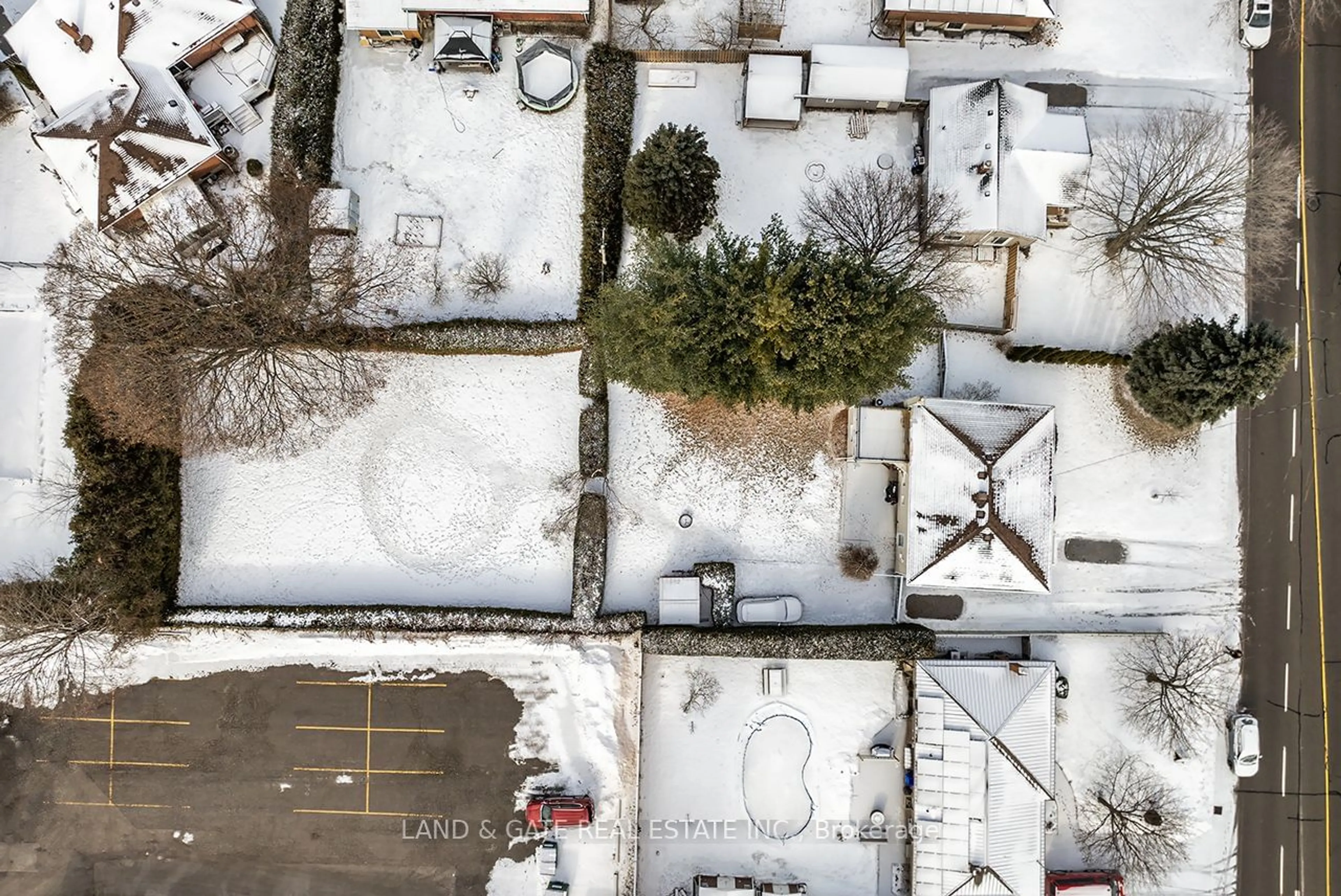 A pic from outside/outdoor area/front of a property/back of a property/a pic from drone, street for 50 Arthur St, Clarington Ontario L1B 1J8