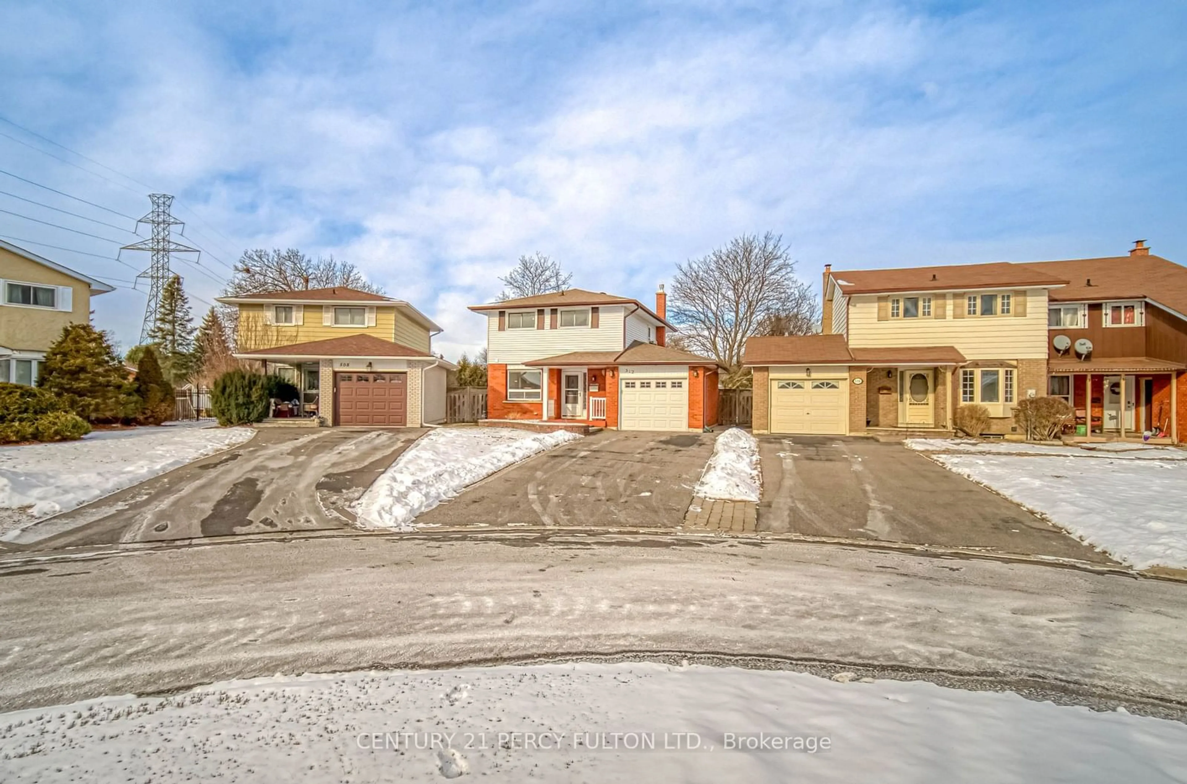 A pic from outside/outdoor area/front of a property/back of a property/a pic from drone, street for 512 Torrington Crt, Oshawa Ontario L1G 7L9