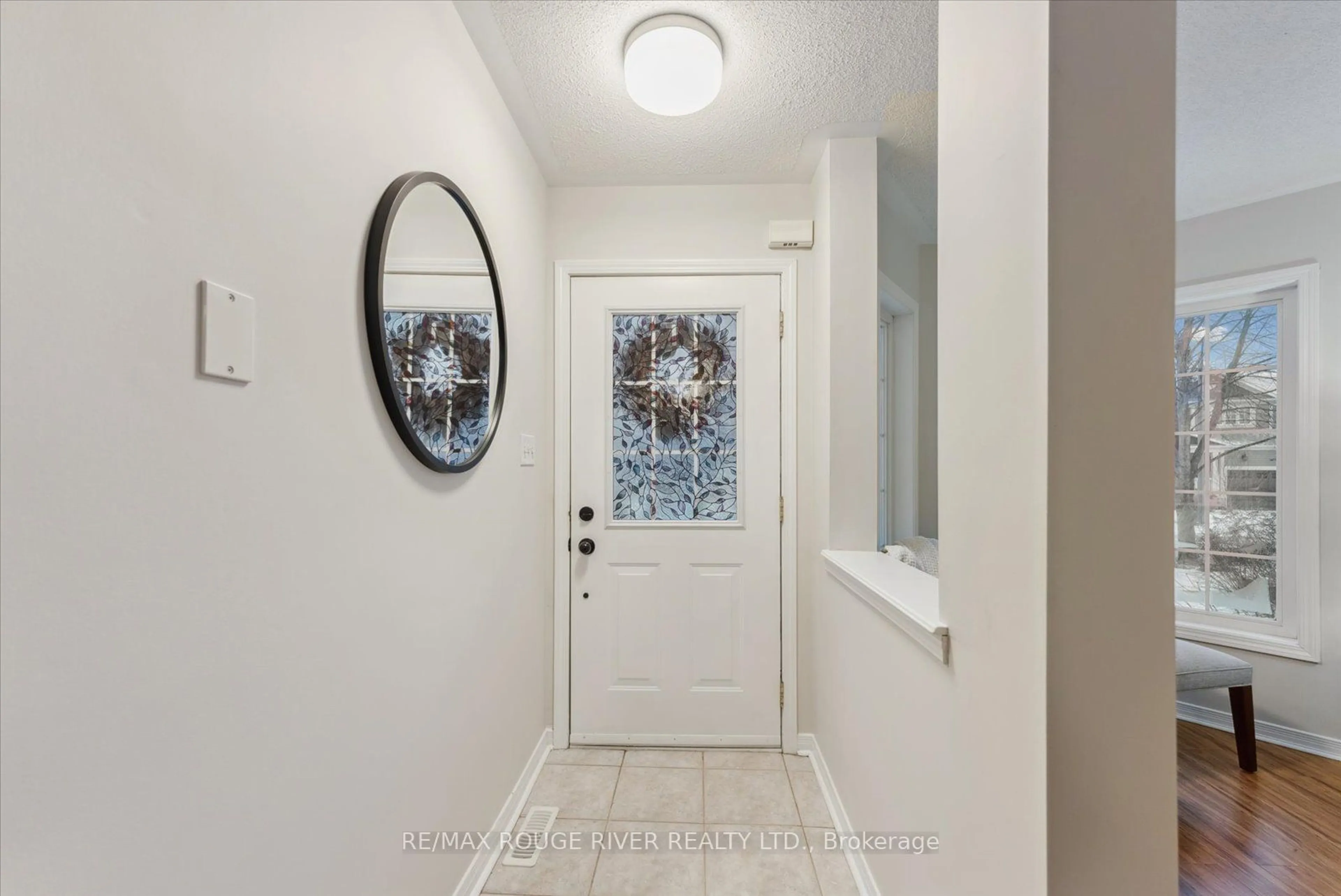 Indoor entryway for 38 Stillwell Lane, Clarington Ontario L1B 1R4