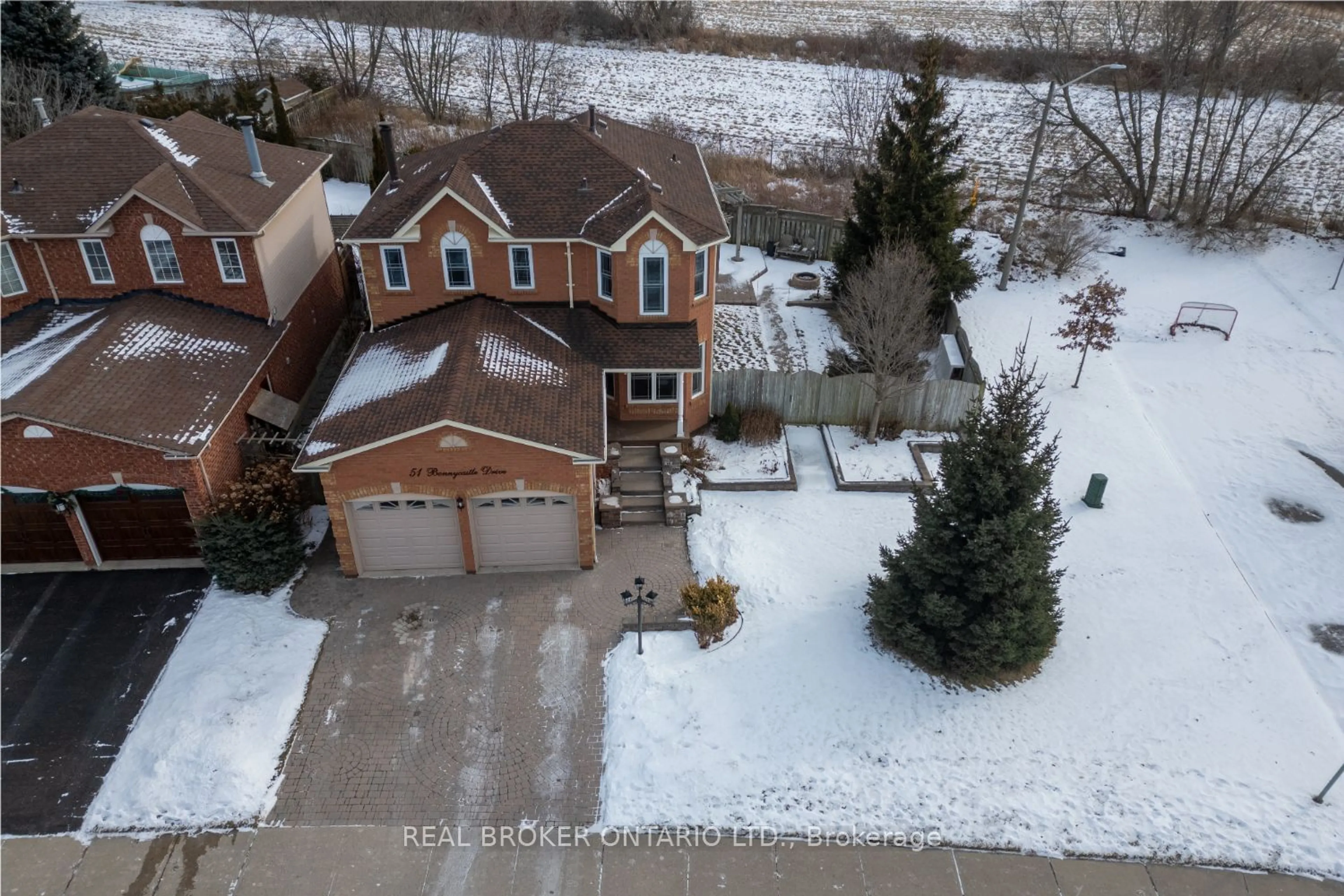 A pic from outside/outdoor area/front of a property/back of a property/a pic from drone, street for 51 Bonnycastle Dr, Clarington Ontario L1C 4S8