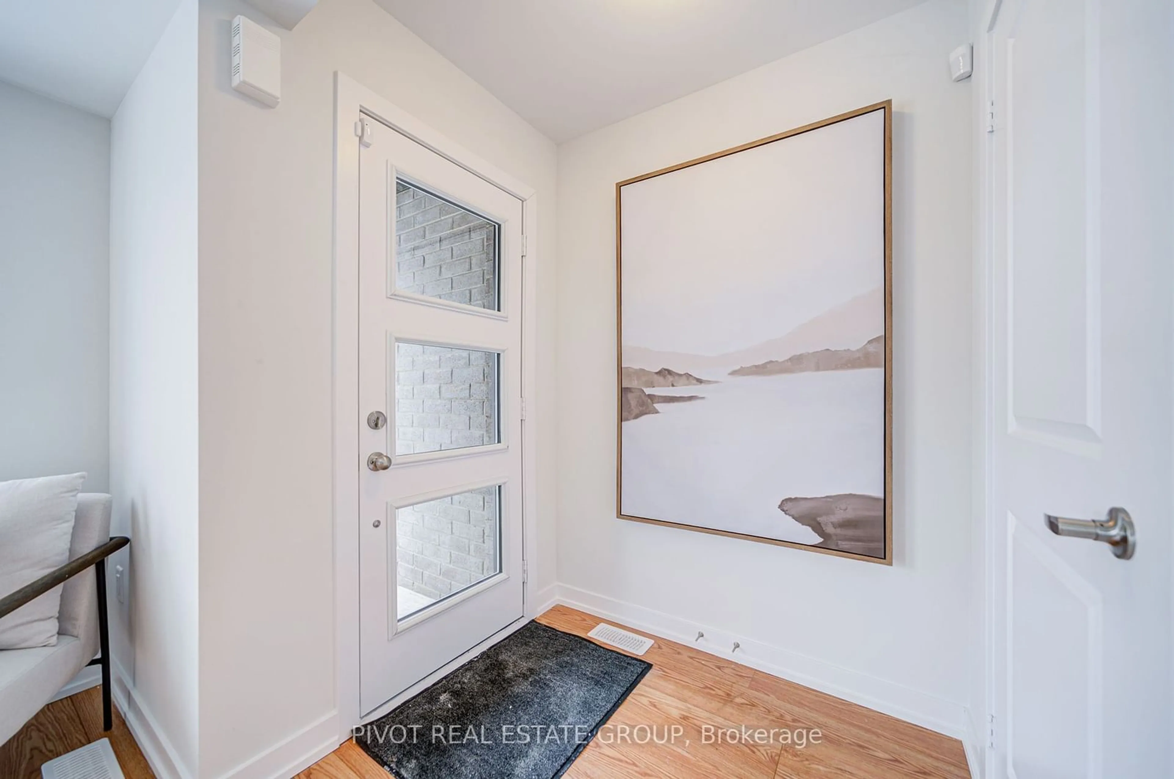 Indoor entryway for 16 Akil Thomas Gdns, Toronto Ontario M1P 3J4