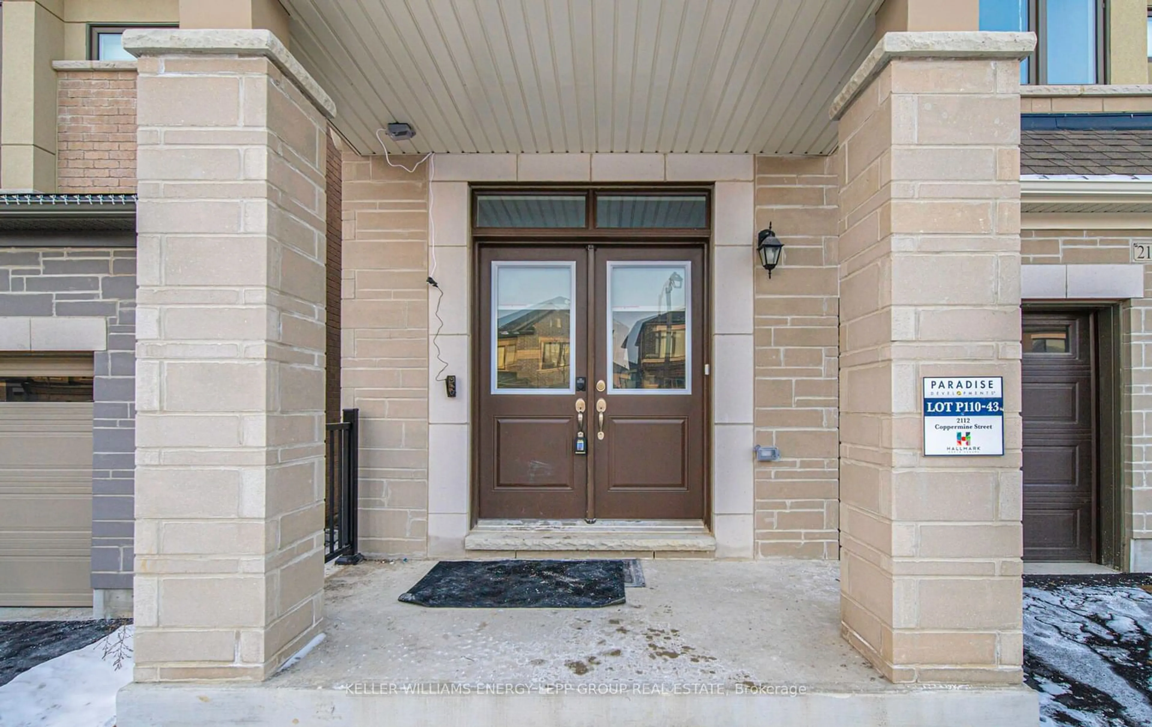 Indoor entryway for 2112 Coppermine St, Oshawa Ontario L1L 0V1