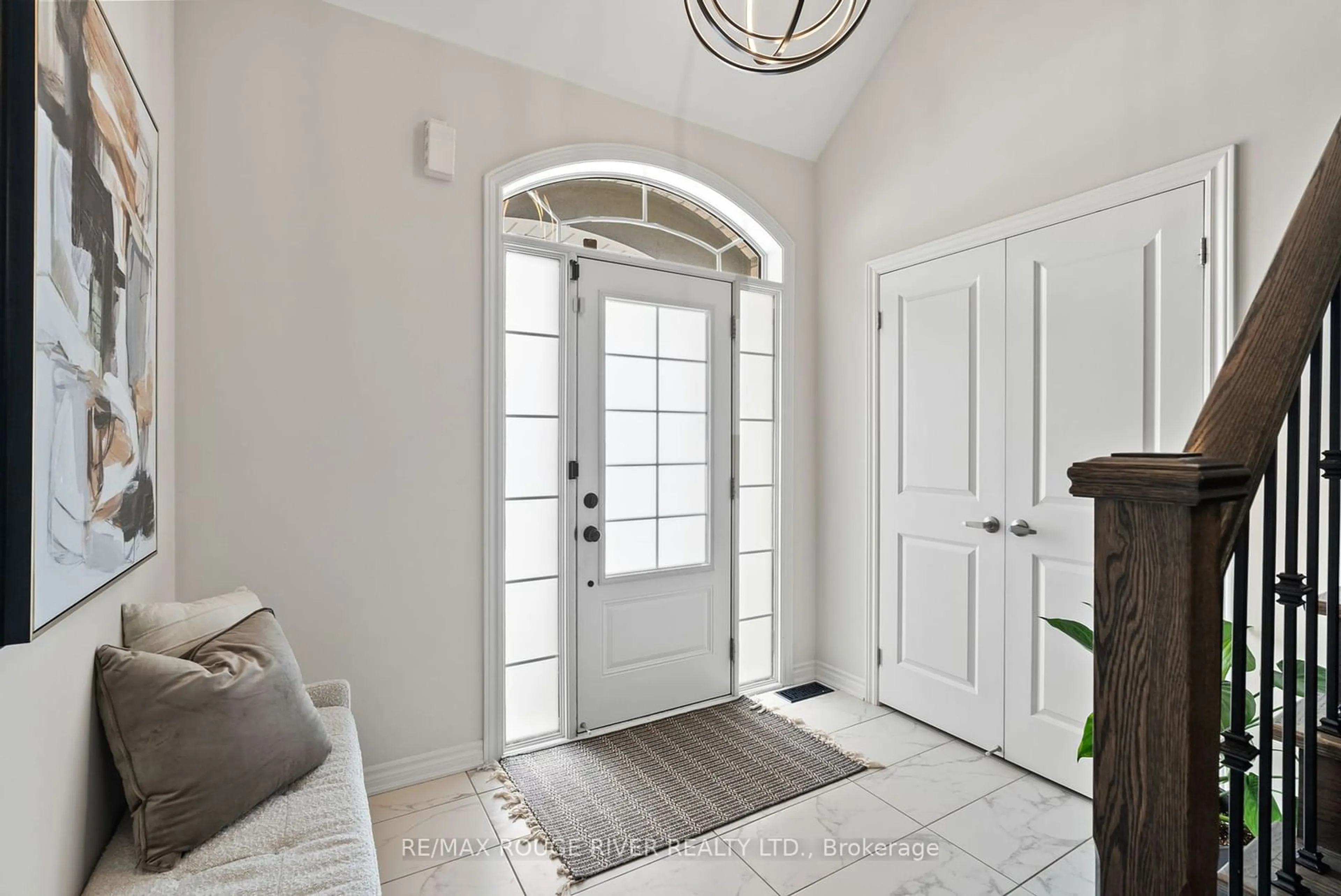 Indoor entryway for 99 Elmhurst St, Scugog Ontario L1L 2E8