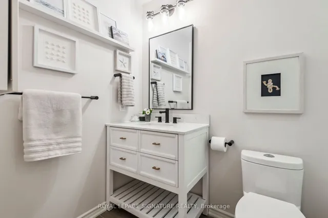 Additional property image - 201 Carlaw Ave Unit 702