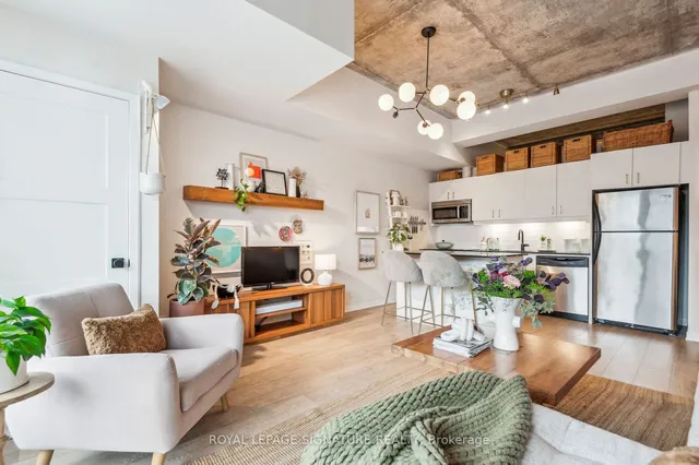 Additional property image - 201 Carlaw Ave Unit 702