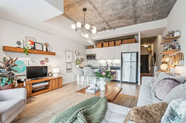 Additional property image - 201 Carlaw Ave Unit 702