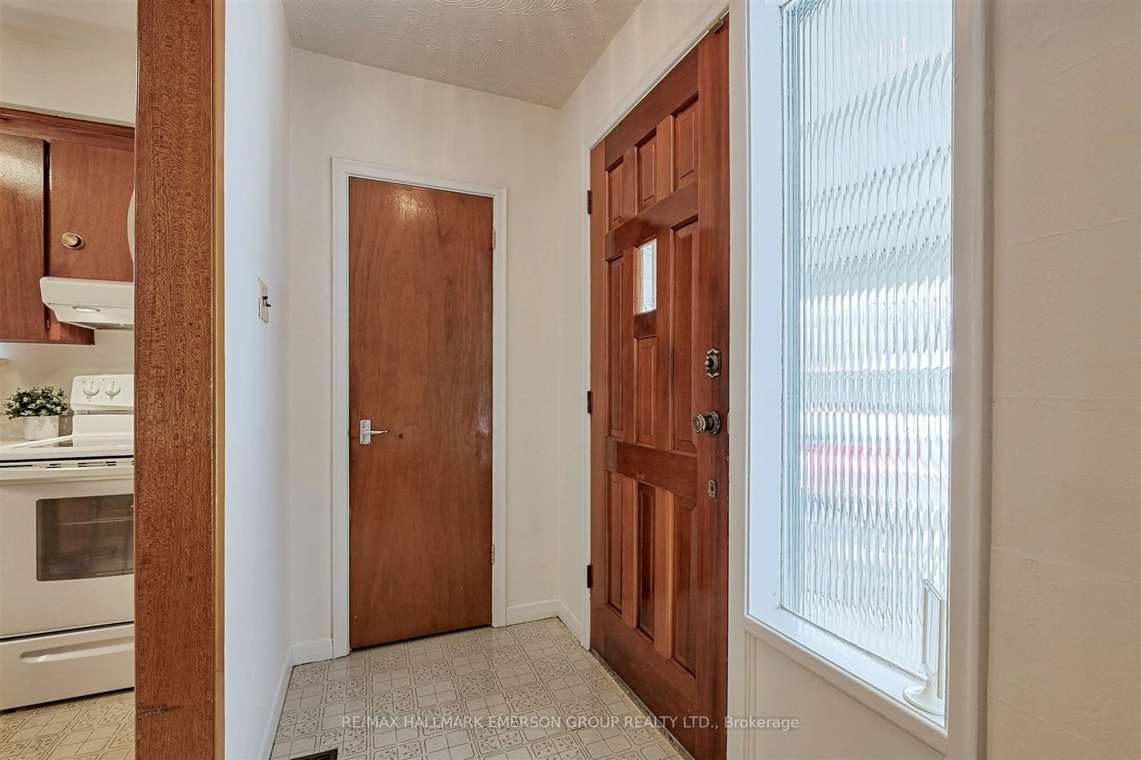 Indoor entryway for 99 Rochman Blvd, Toronto Ontario M1H 1S1