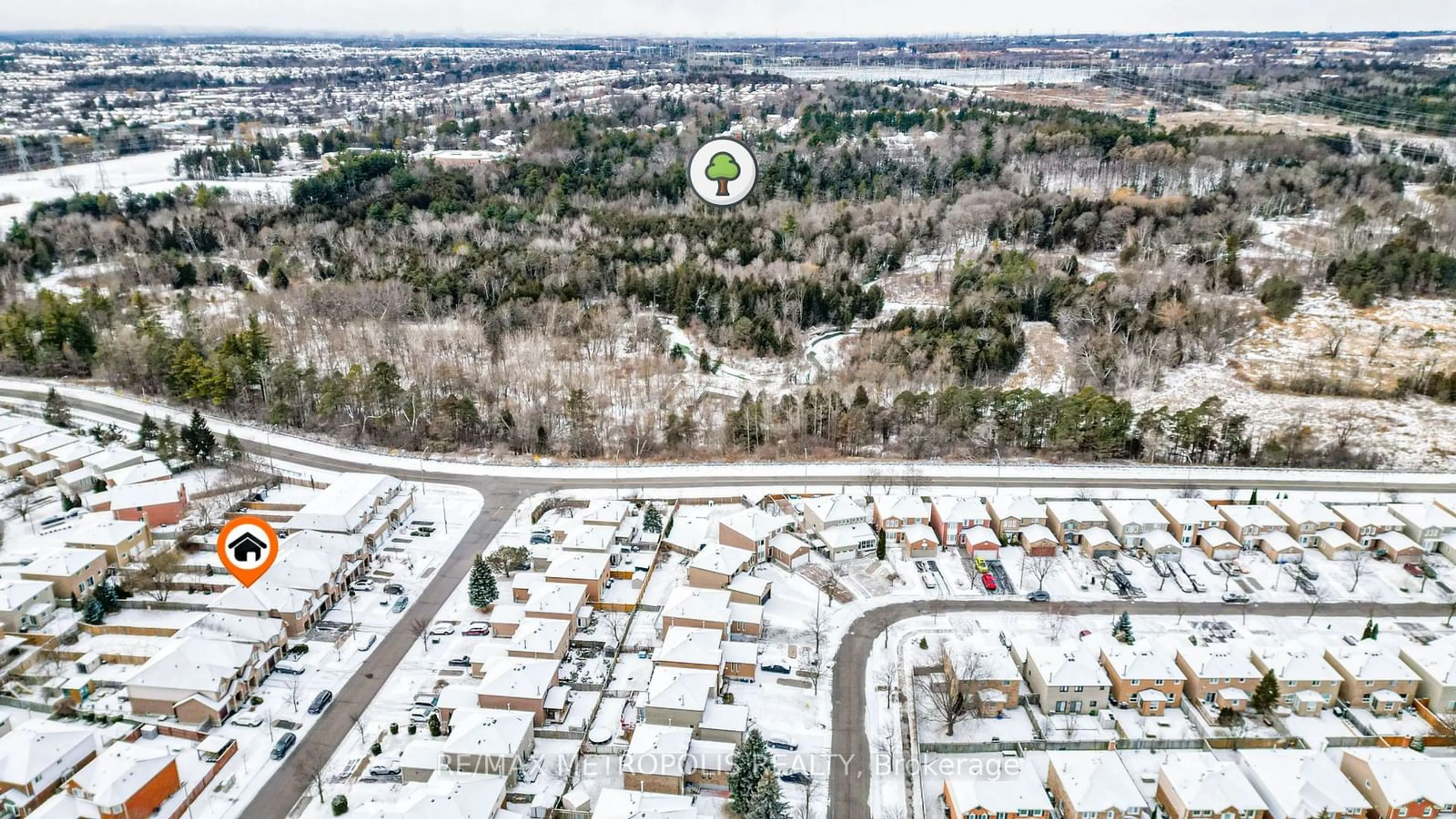 A pic from outside/outdoor area/front of a property/back of a property/a pic from drone, street for 1573 Greenmount St, Pickering Ontario L1X 2J2