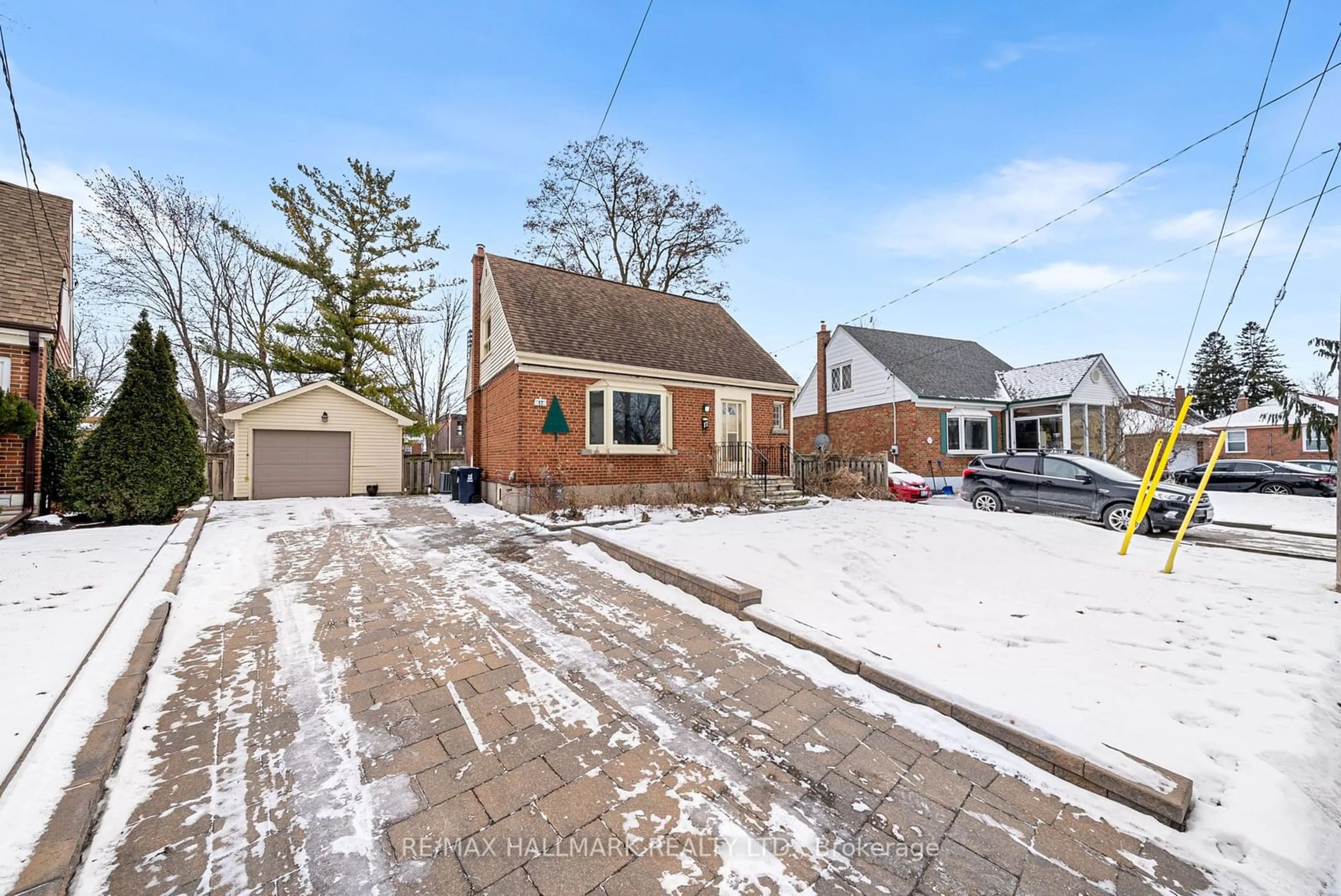 A pic from outside/outdoor area/front of a property/back of a property/a pic from drone, street for 17 Vernon Rd, Toronto Ontario M1R 1J1