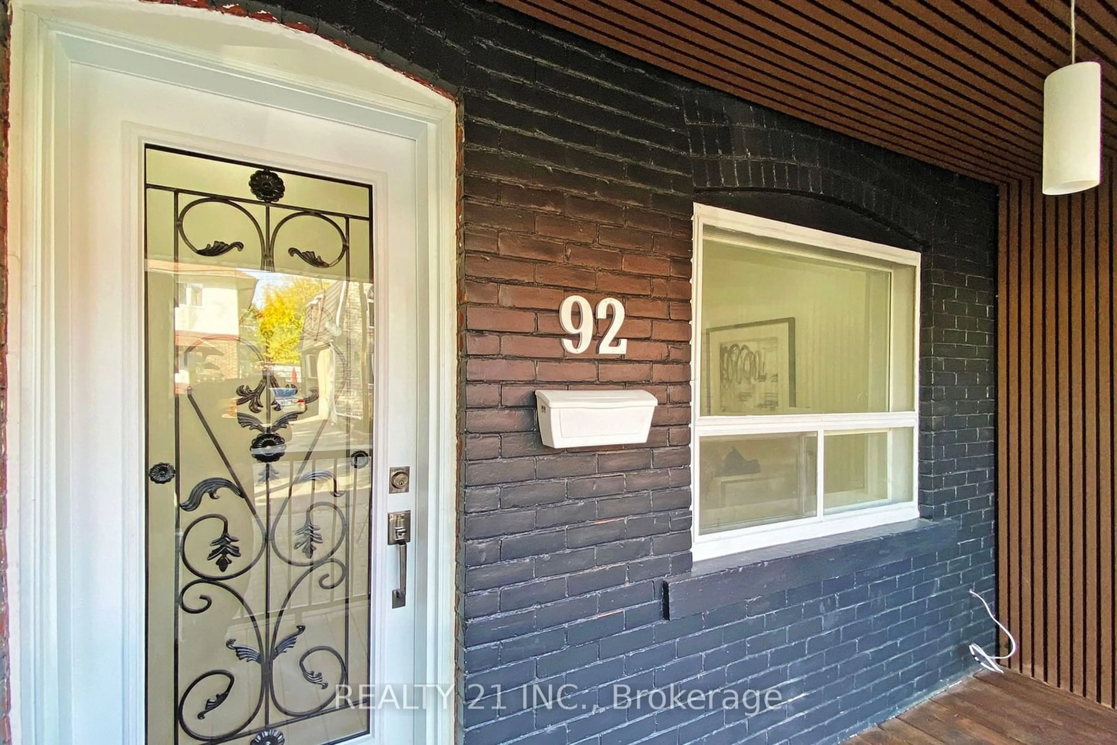 Indoor entryway for 92 King Edward Ave, Toronto Ontario M4C 5J6