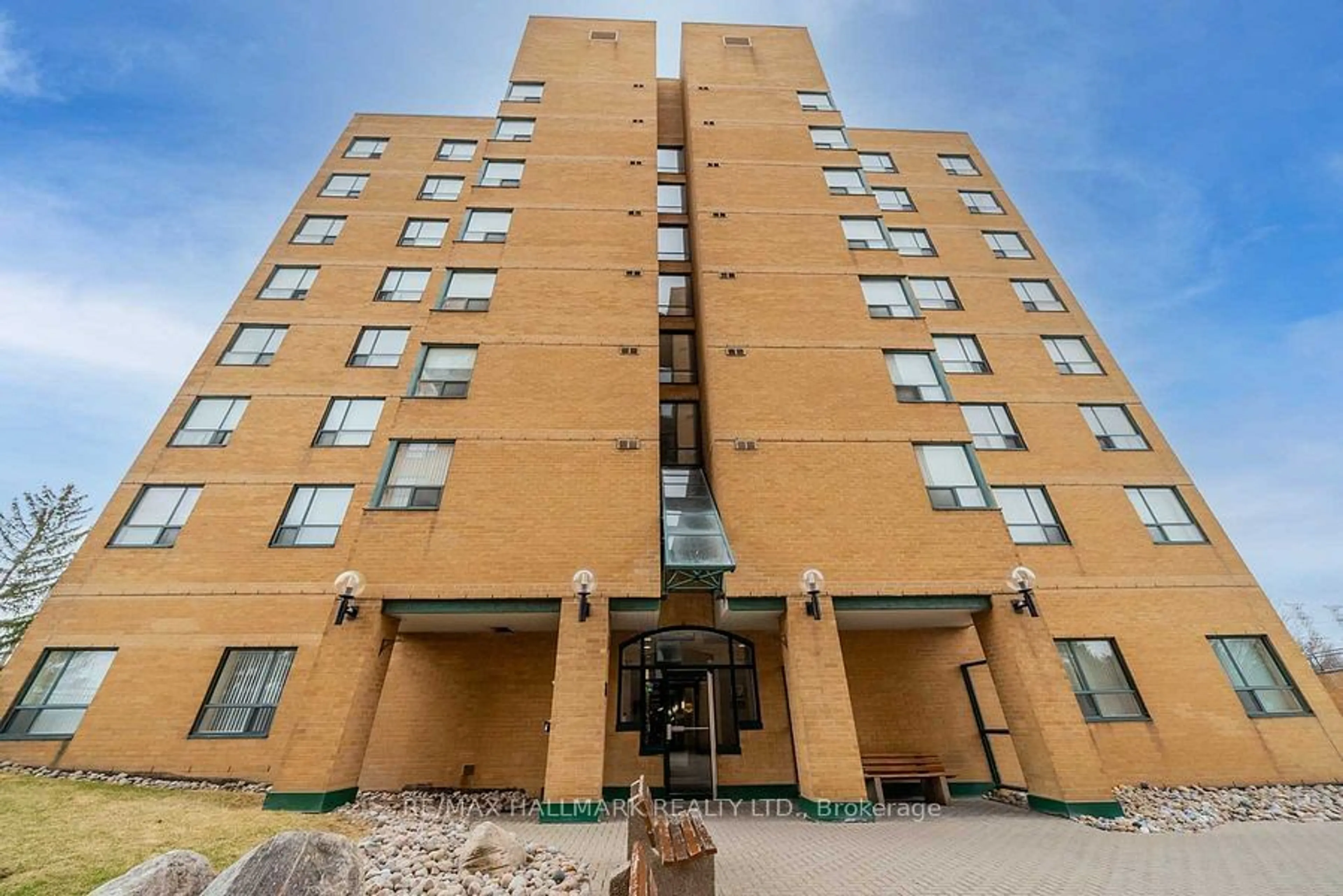 Patio, building for 1655 Pickering Pkwy #103, Pickering Ontario L1V 6L3