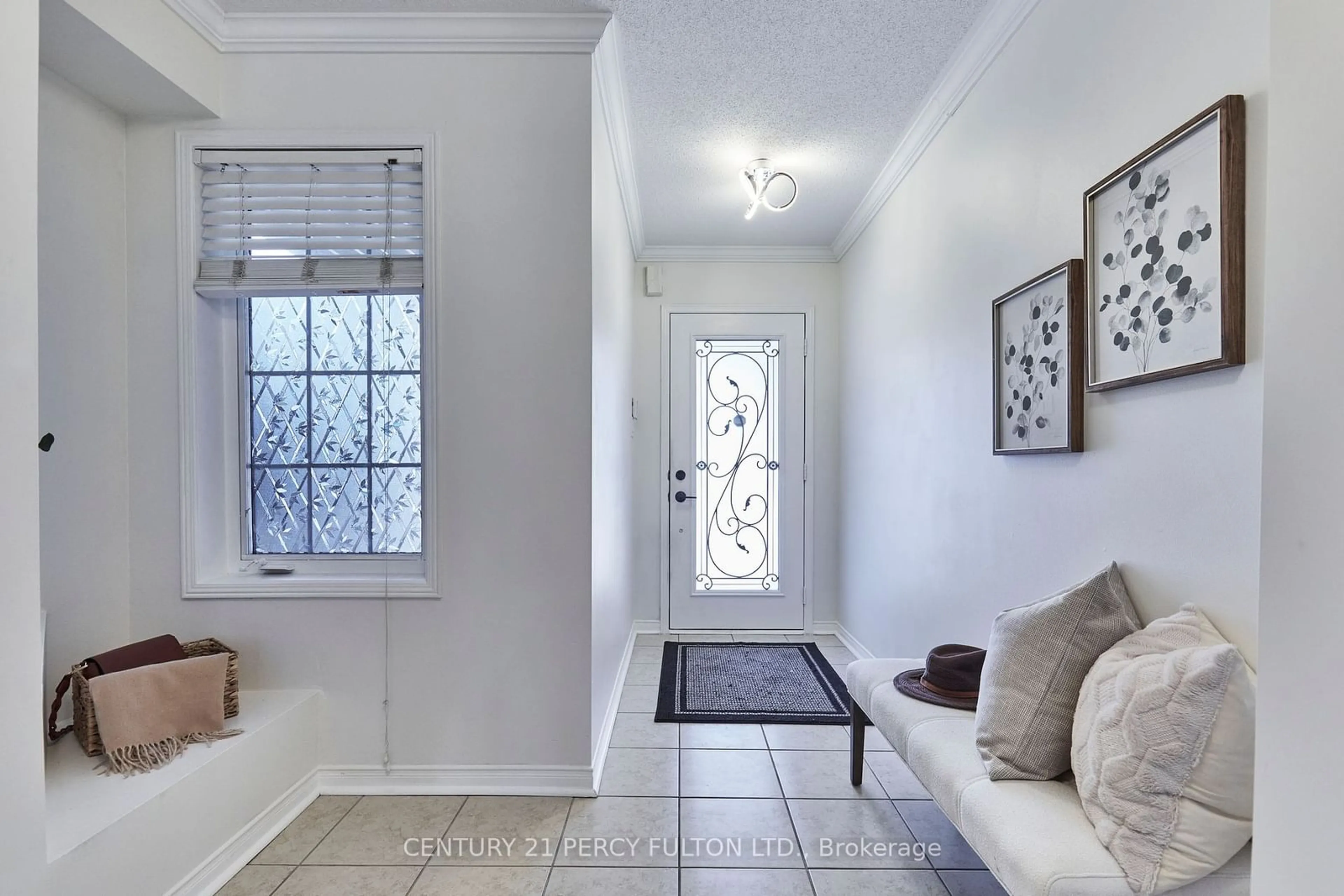 Indoor entryway for 9 Gloria Cres, Whitby Ontario L1P 1V4