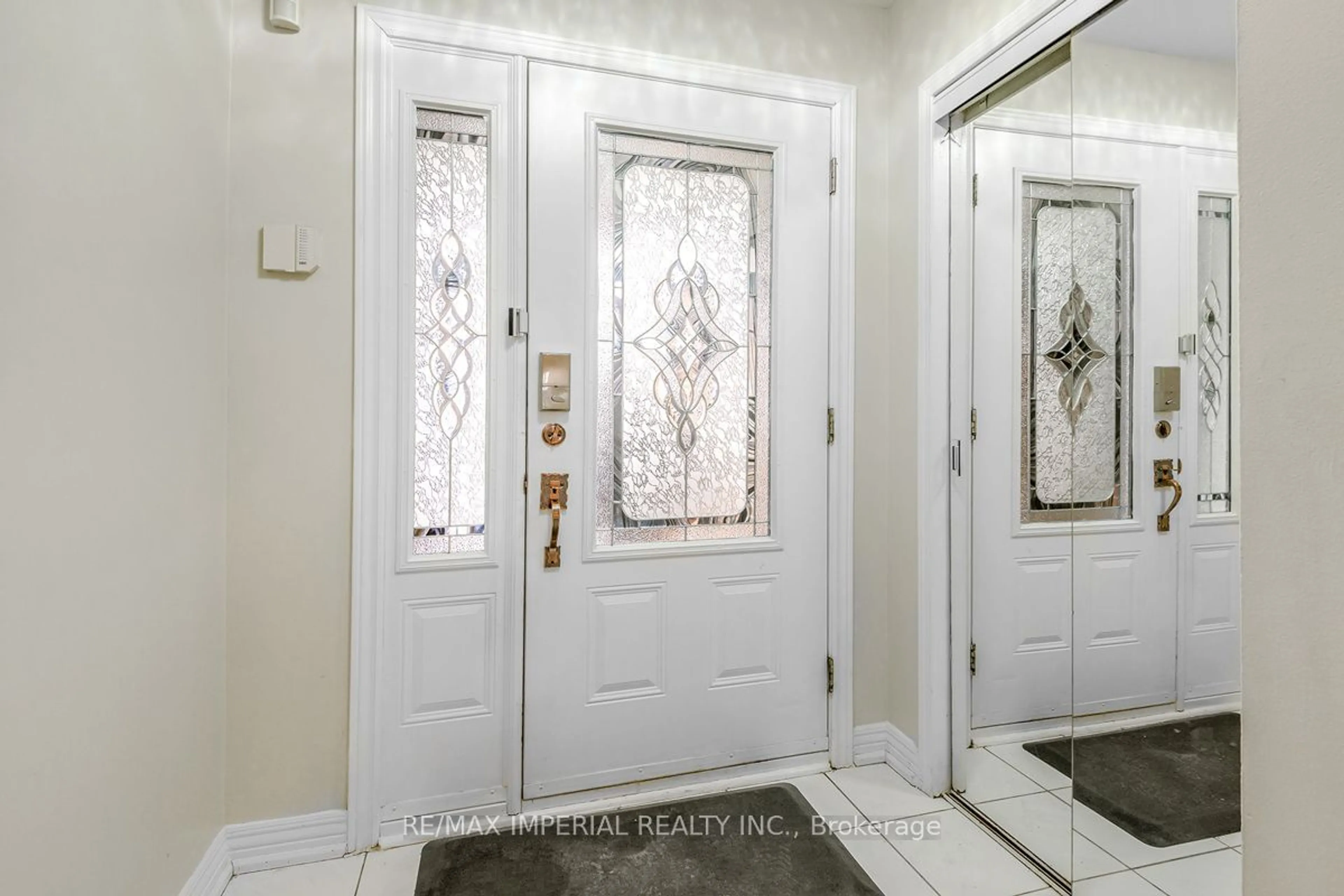 Indoor entryway for 65 Hartleywood Dr, Toronto Ontario M1S 3N1