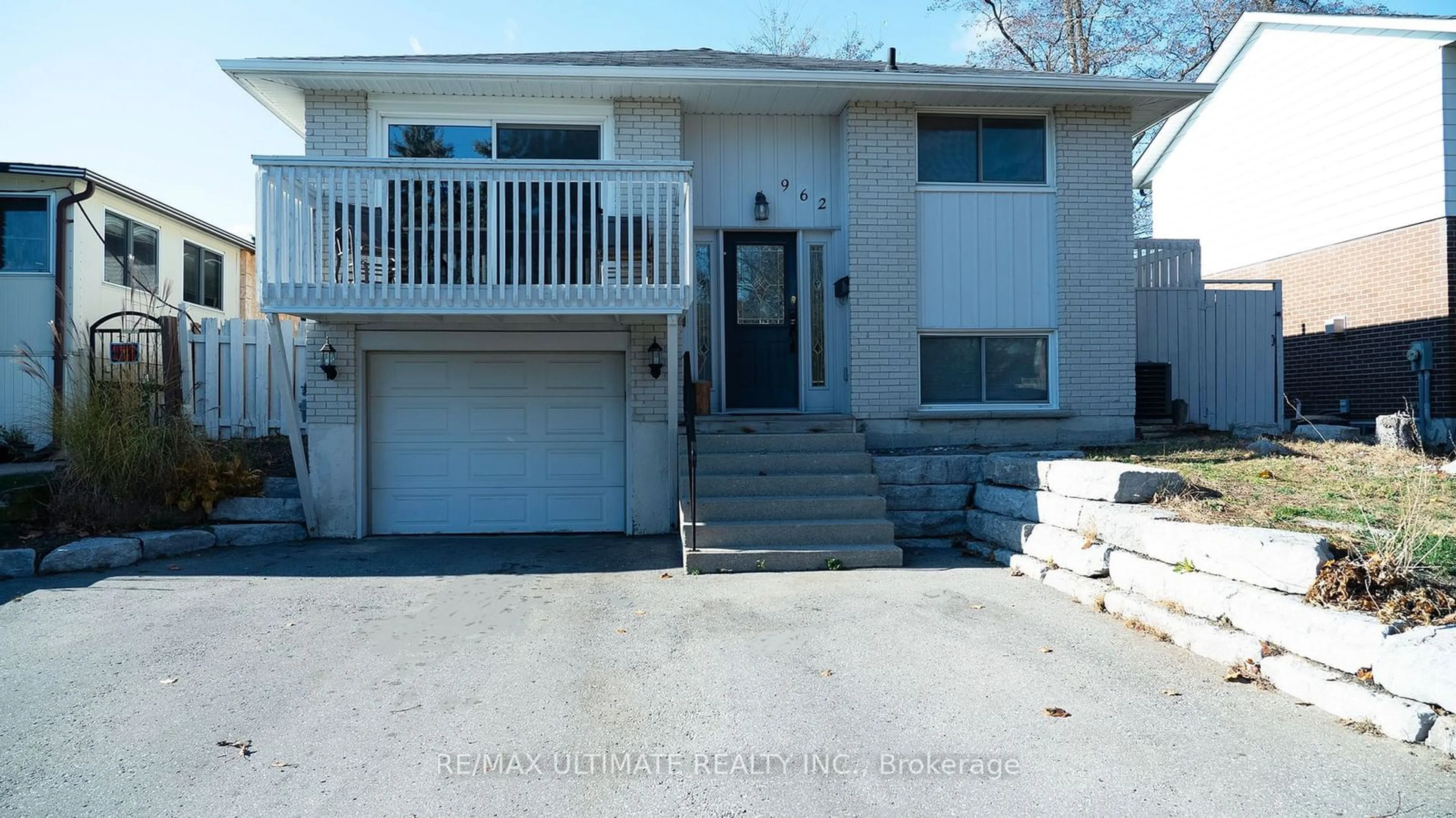 Home with vinyl exterior material, unknown for 962 Central Park Blvd, Oshawa Ontario L1G 6P2