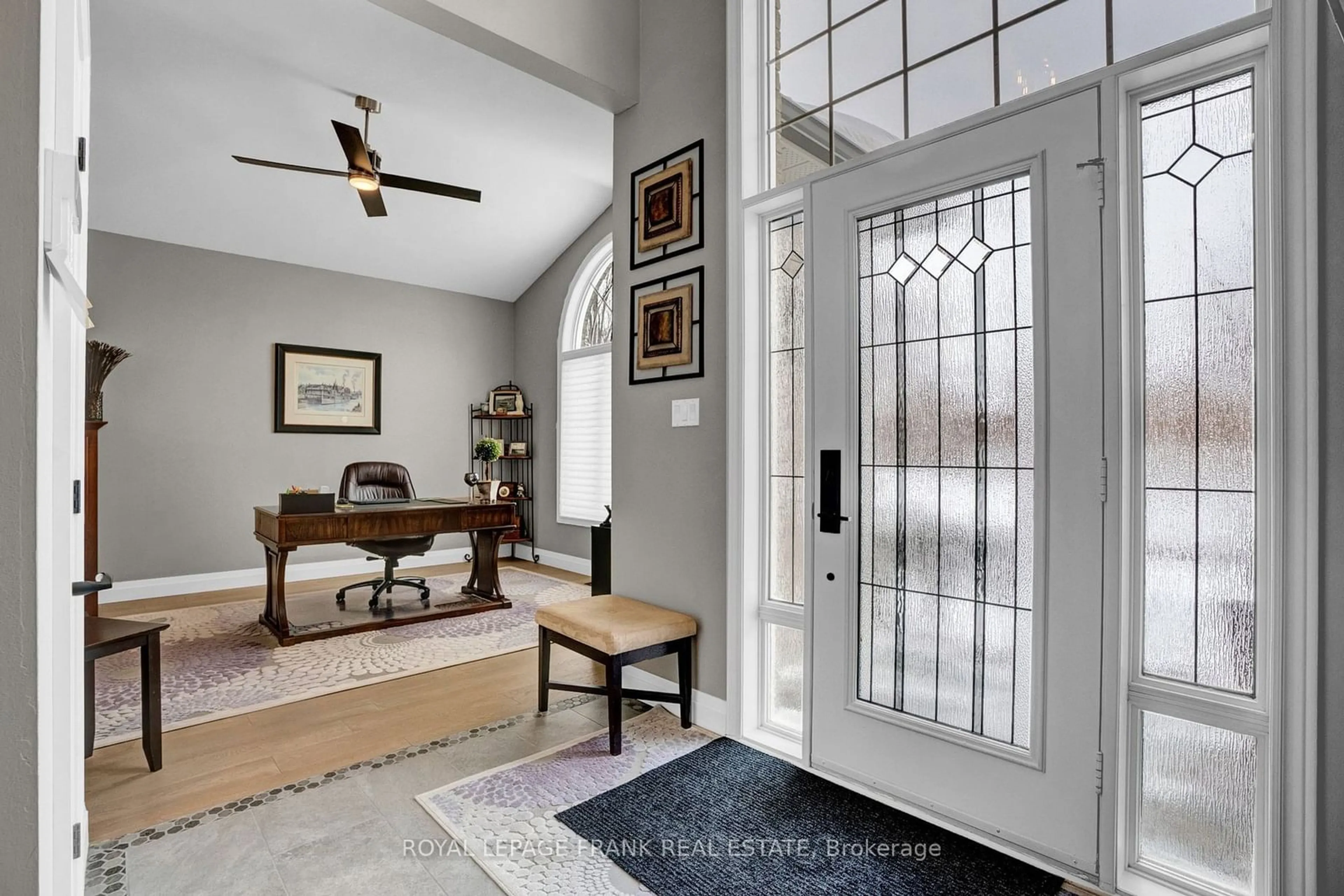 Indoor entryway for 107 South Garden Crt, Scugog Ontario L9L 1S3