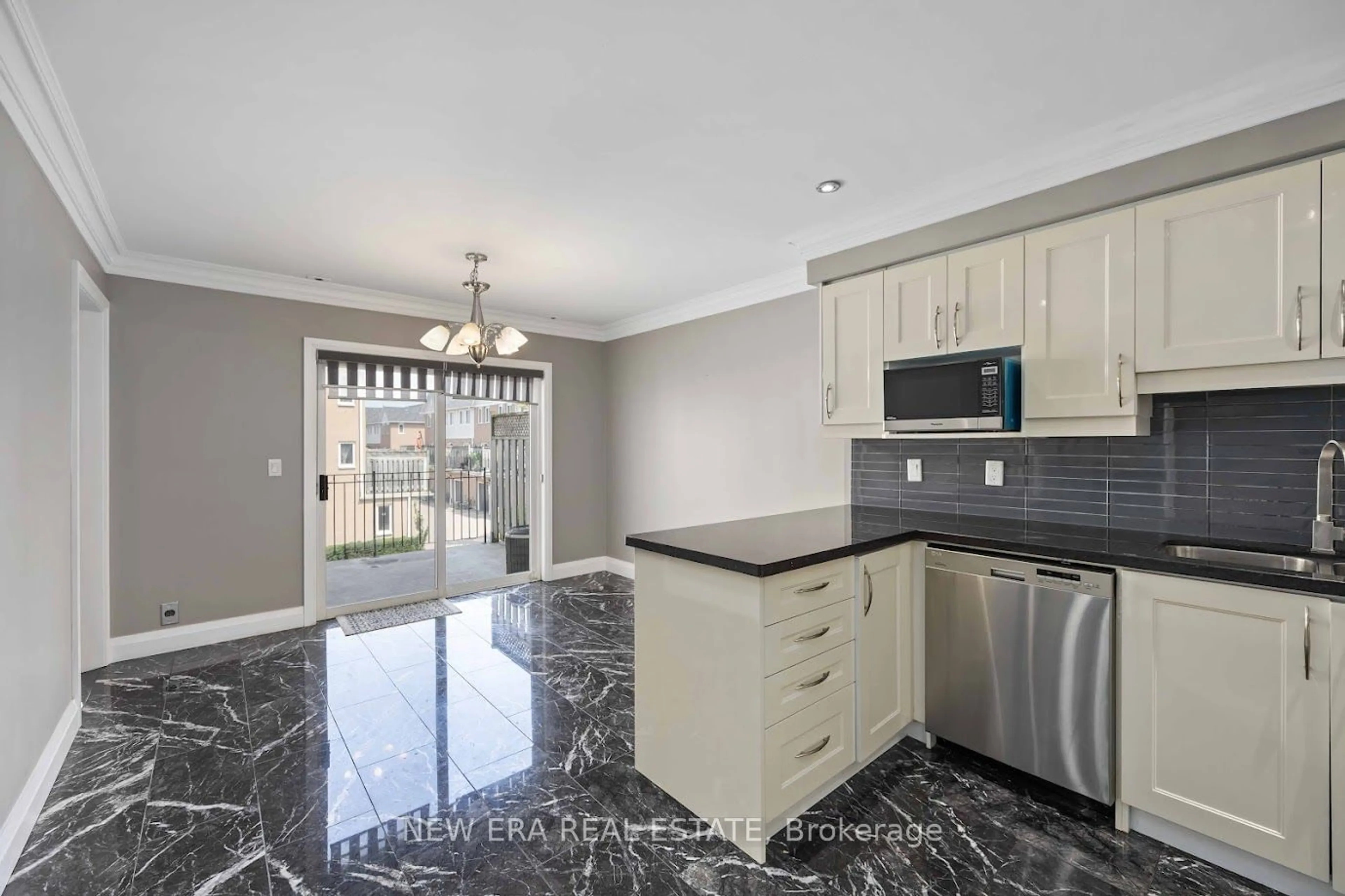 Open concept kitchen, ceramic/tile floor for 83 Mondeo Dr #220, Toronto Ontario M1P 5B6