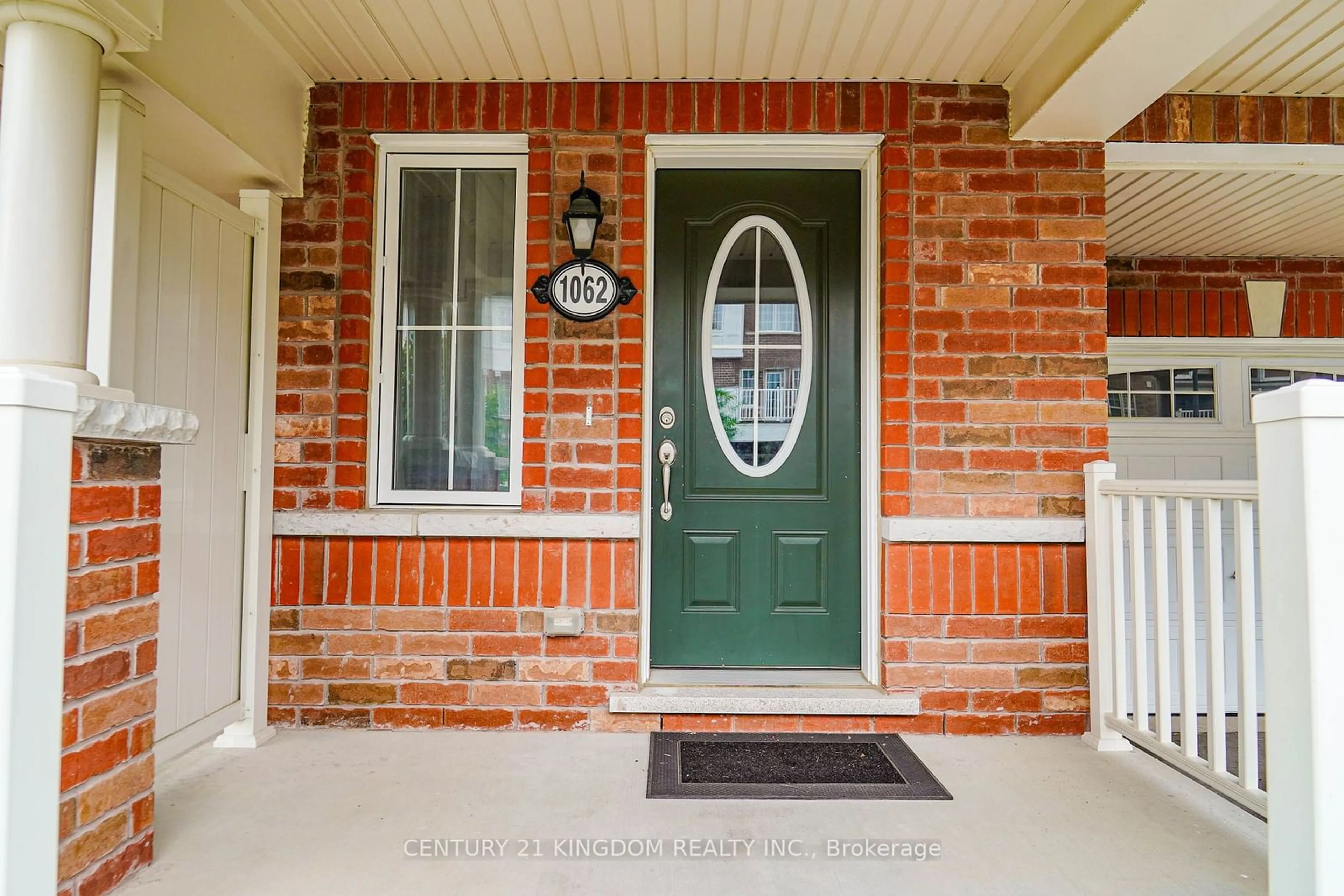 Indoor entryway for 1062 Clipper Lane, Pickering Ontario L1X 0E9