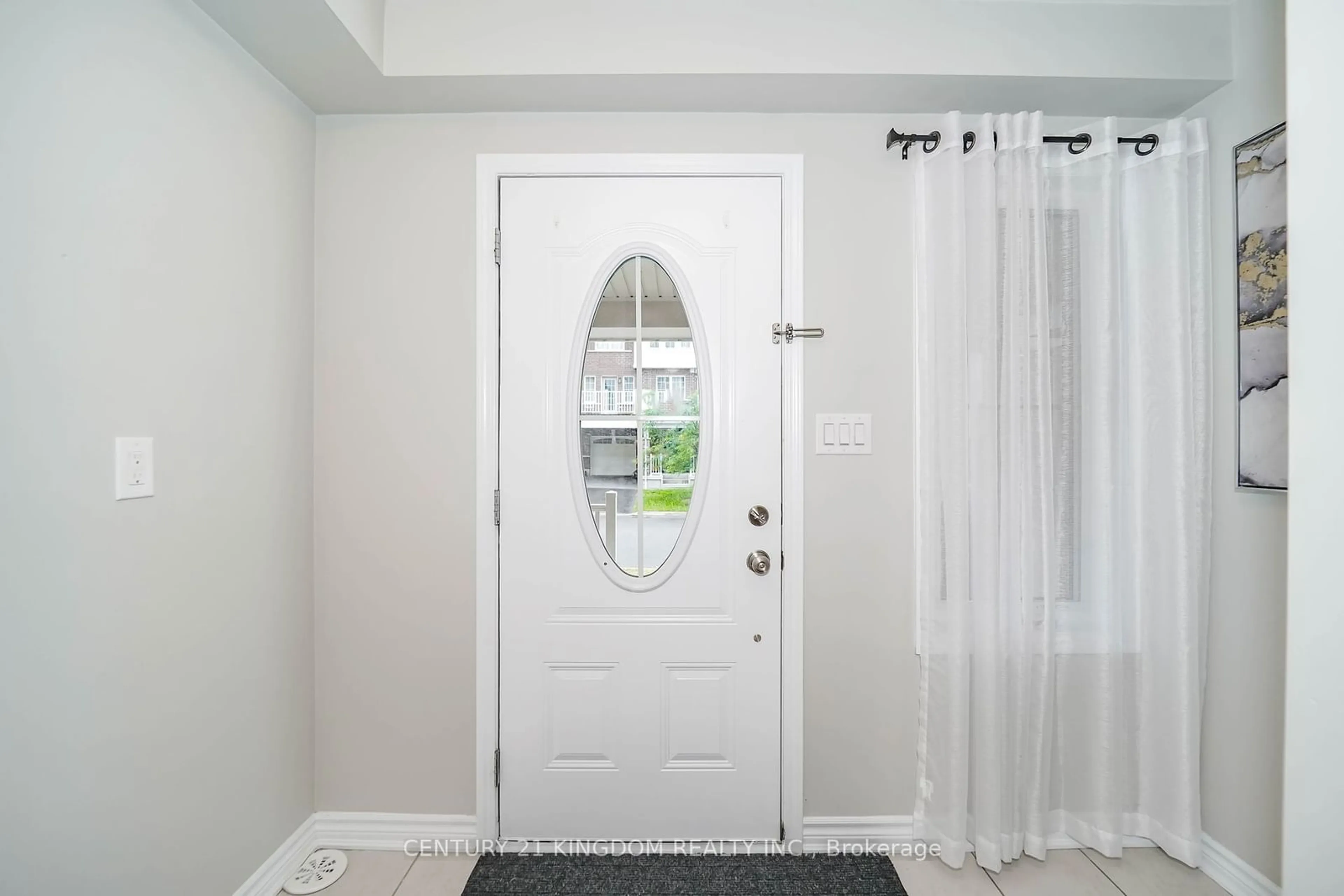 Indoor entryway for 1062 Clipper Lane, Pickering Ontario L1X 0E9