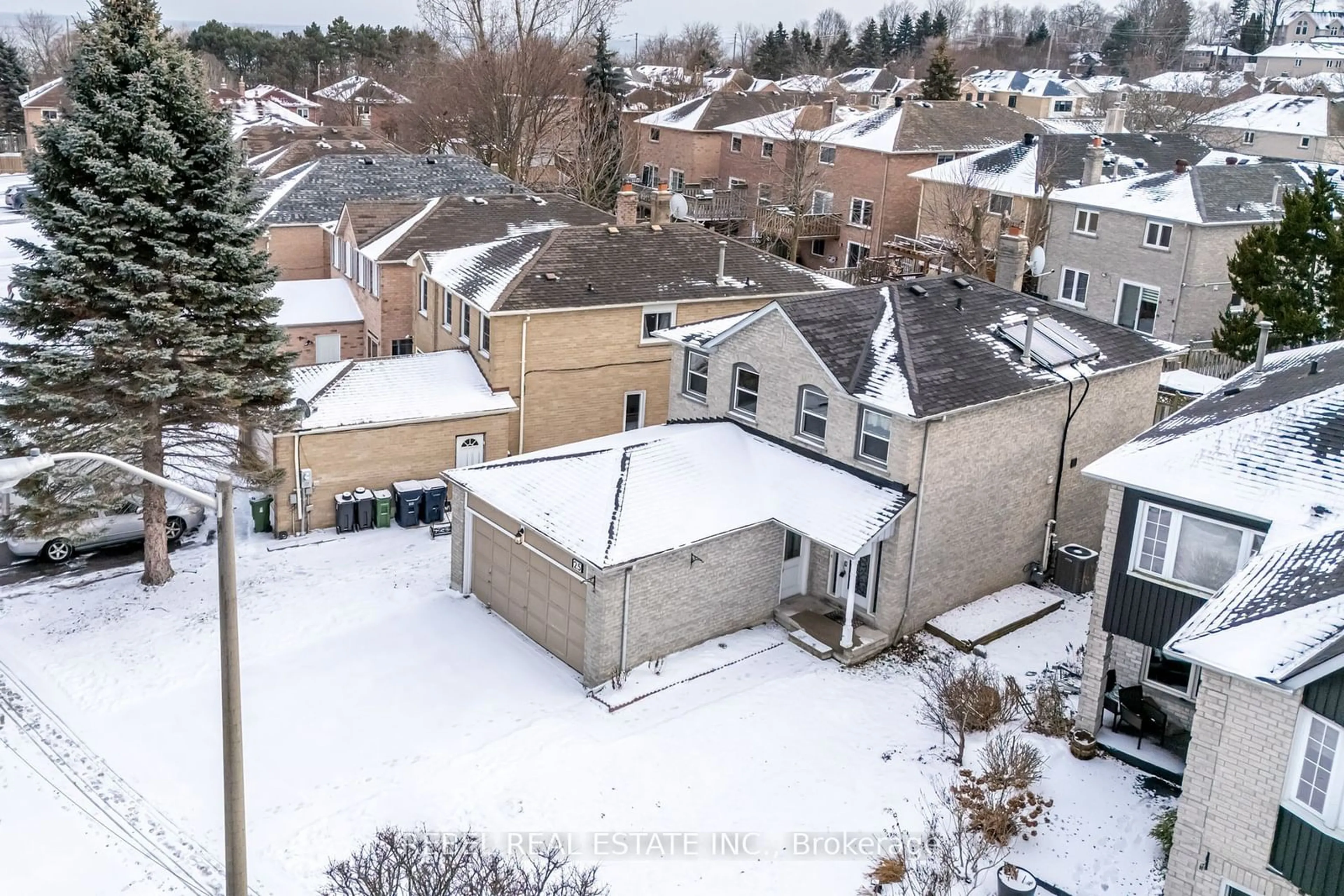 A pic from outside/outdoor area/front of a property/back of a property/a pic from drone, street for 25 Bornholm Dr, Toronto Ontario M1C 4P9