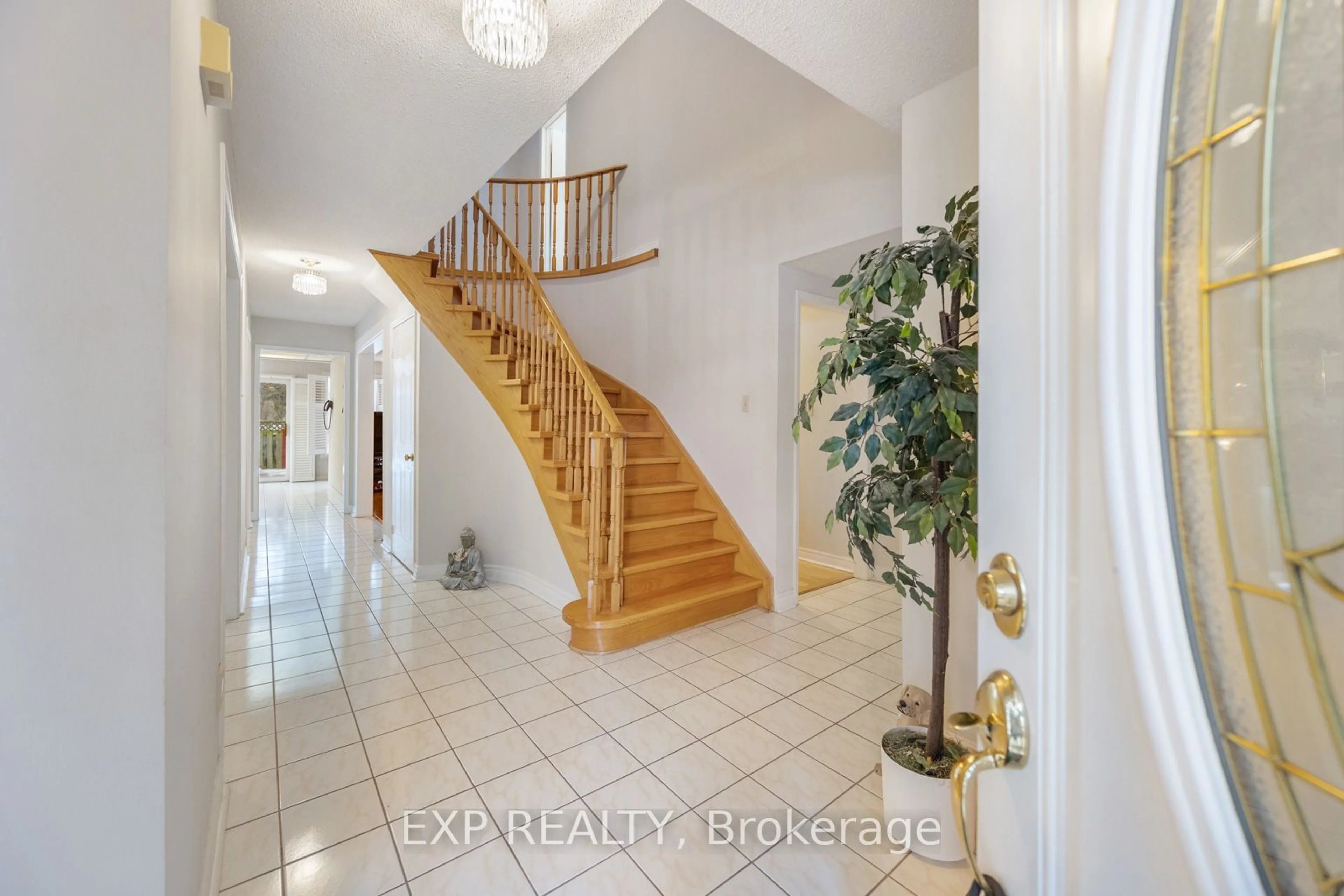 Indoor foyer for 4 Calibre Crt, Toronto Ontario M1B 4T7