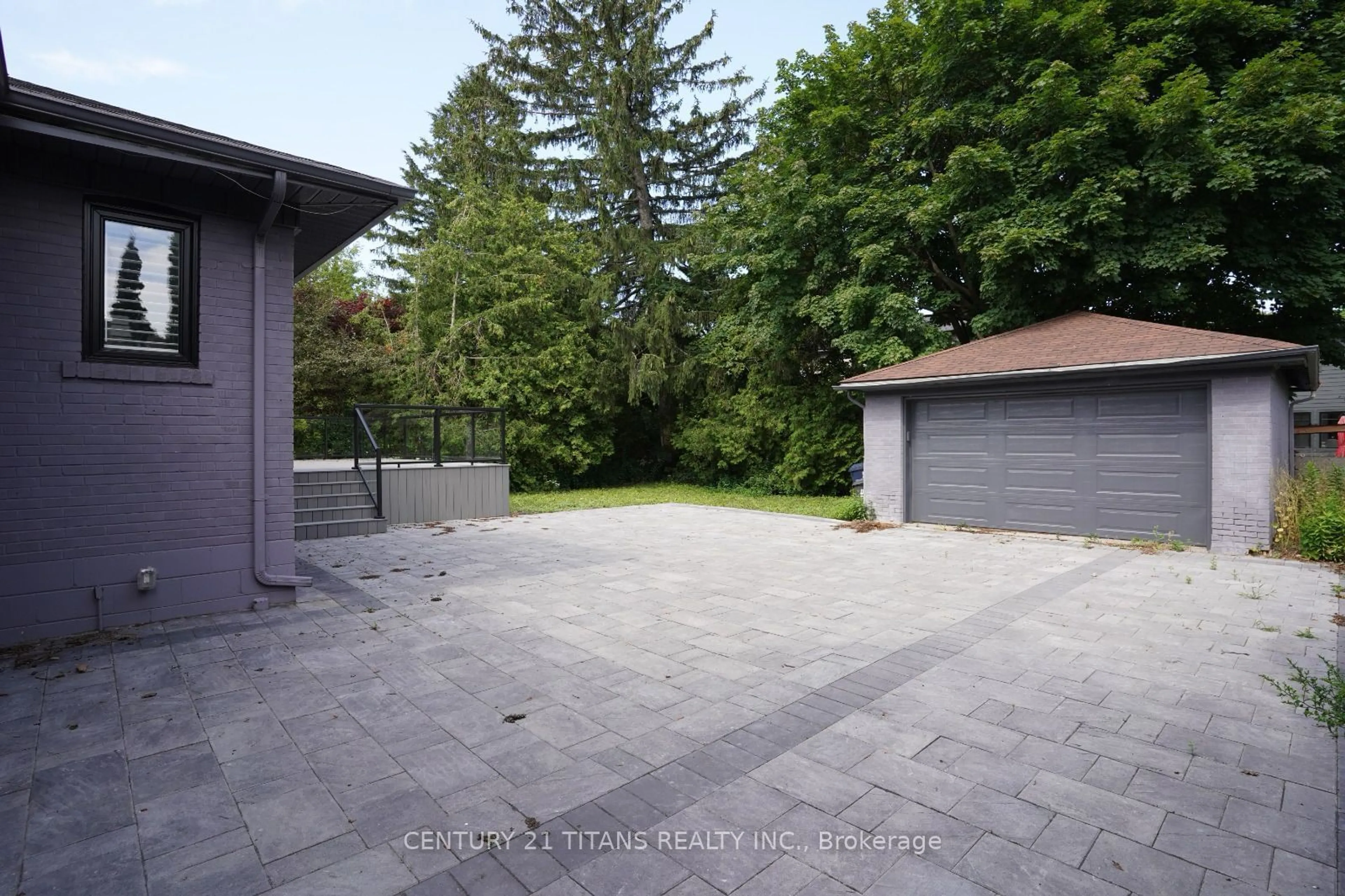 Patio, street for 40 Hill Cres, Toronto Ontario M1M 1J2