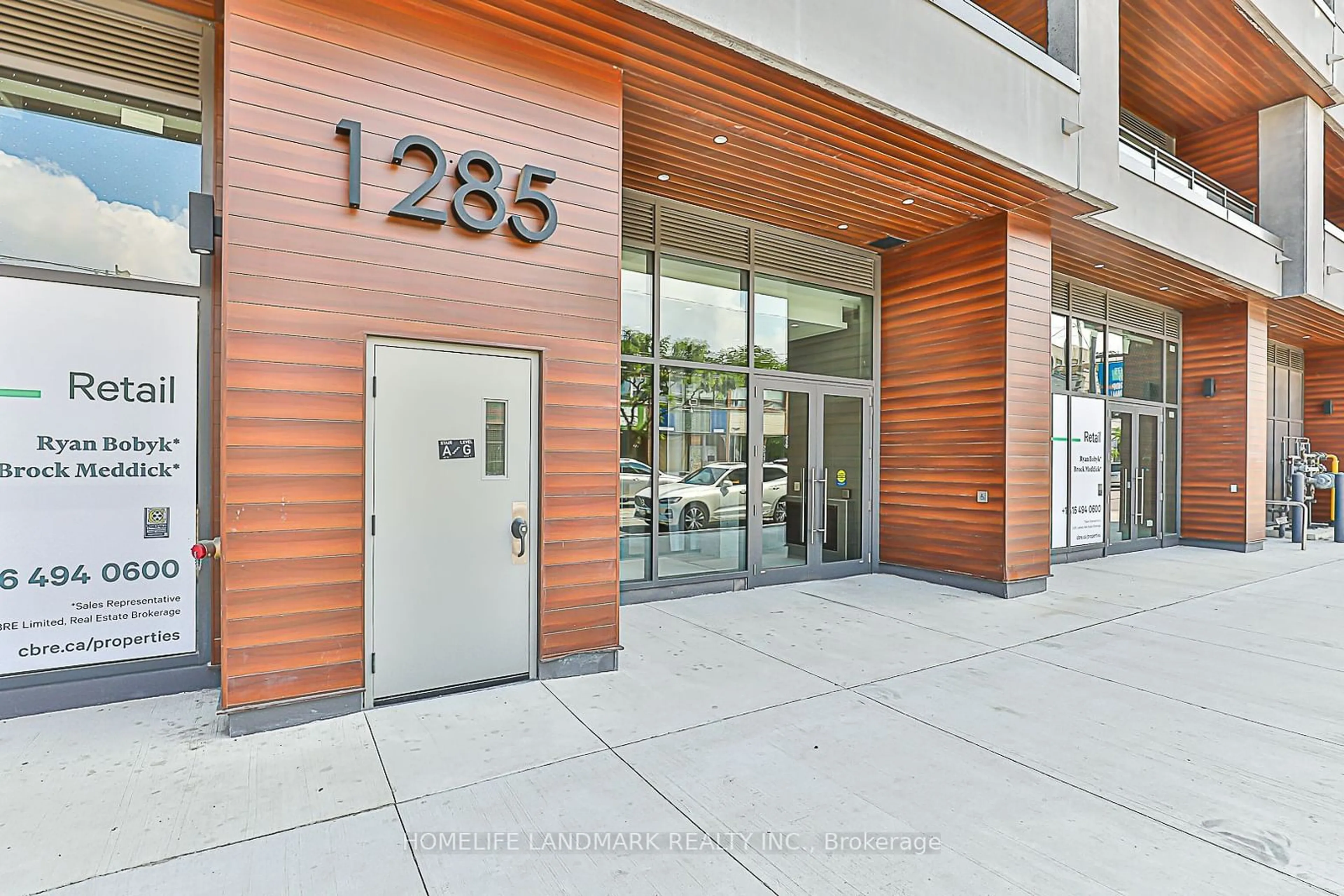 Indoor foyer for 1285 Queen St #501, Toronto Ontario M4L 1C2