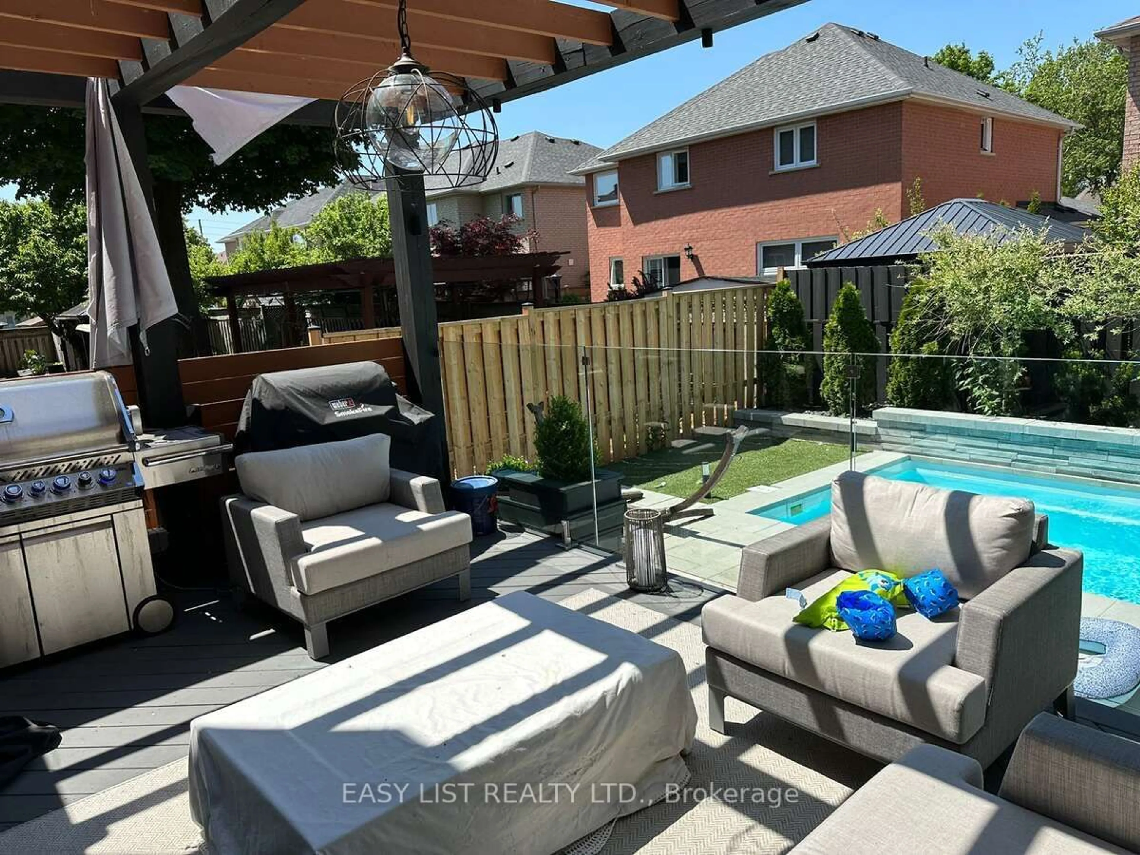 Patio, street for 6 Devonridge Cres, Toronto Ontario M1C 5B1