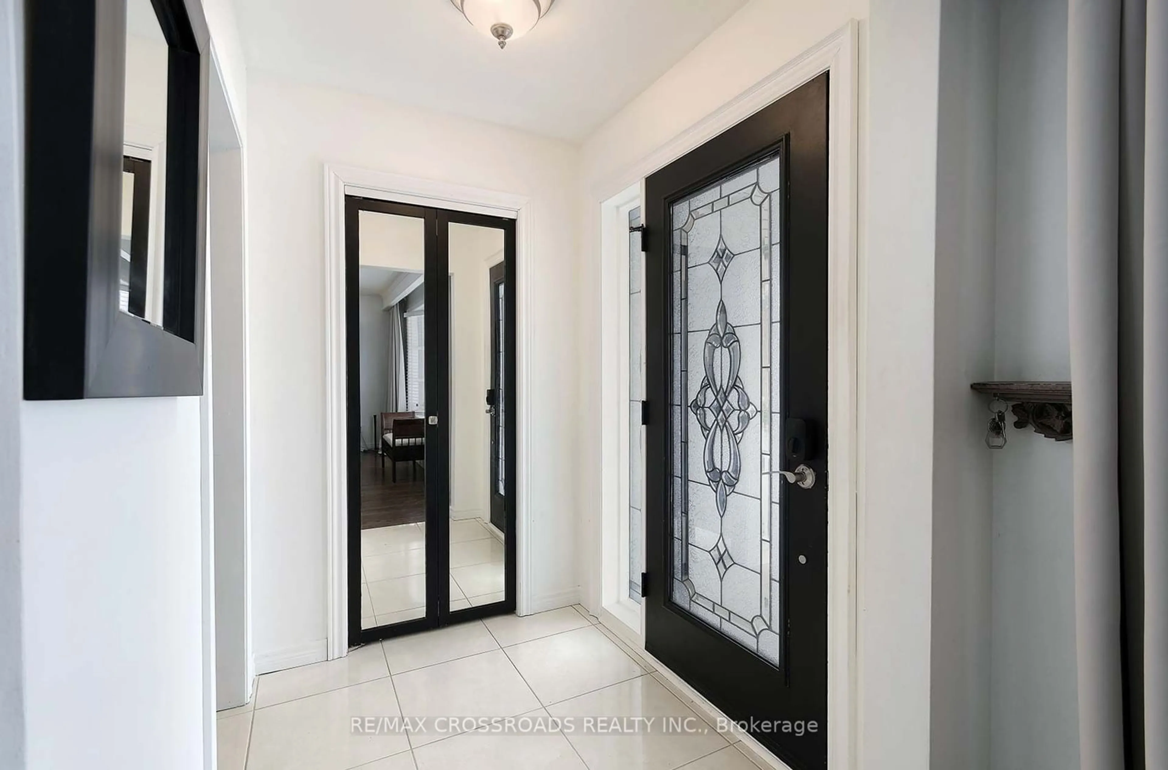 Indoor entryway for 52A Cedar Brae Blvd, Toronto Ontario M1J 2K5