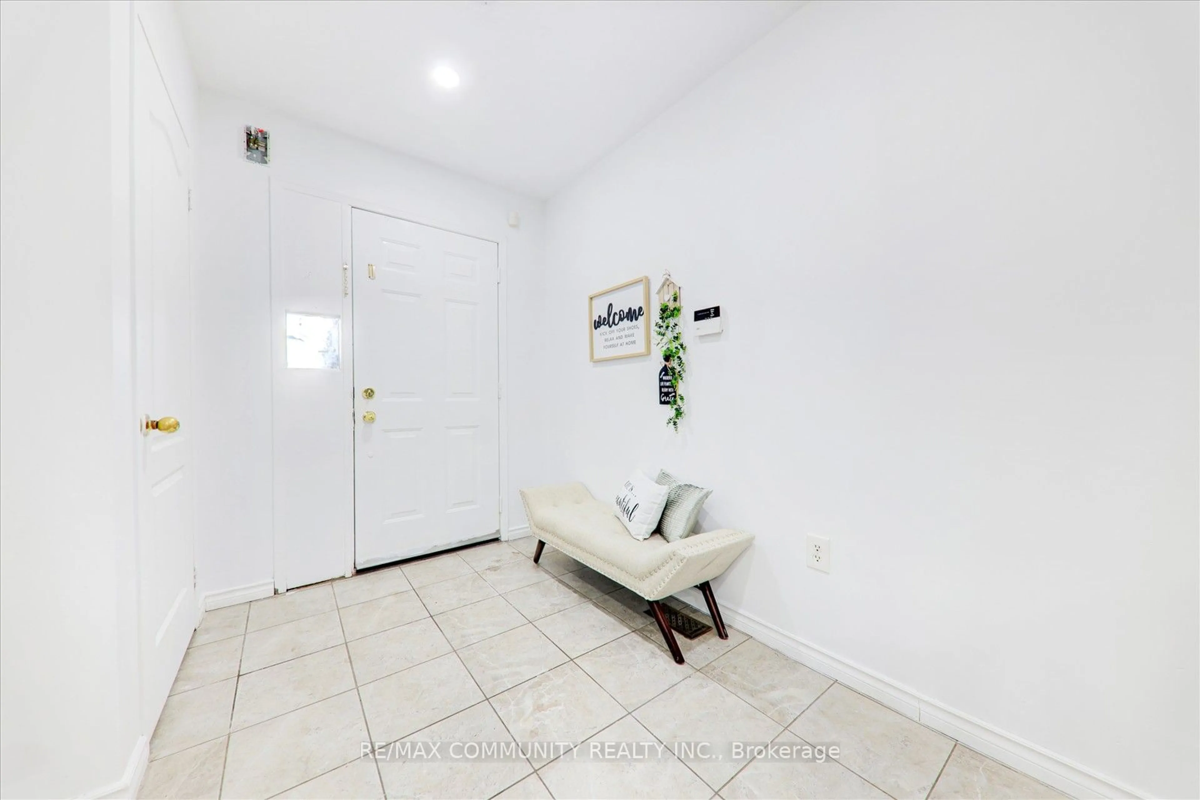 Indoor entryway for 166 Bean Cres, Ajax Ontario L1T 4K3