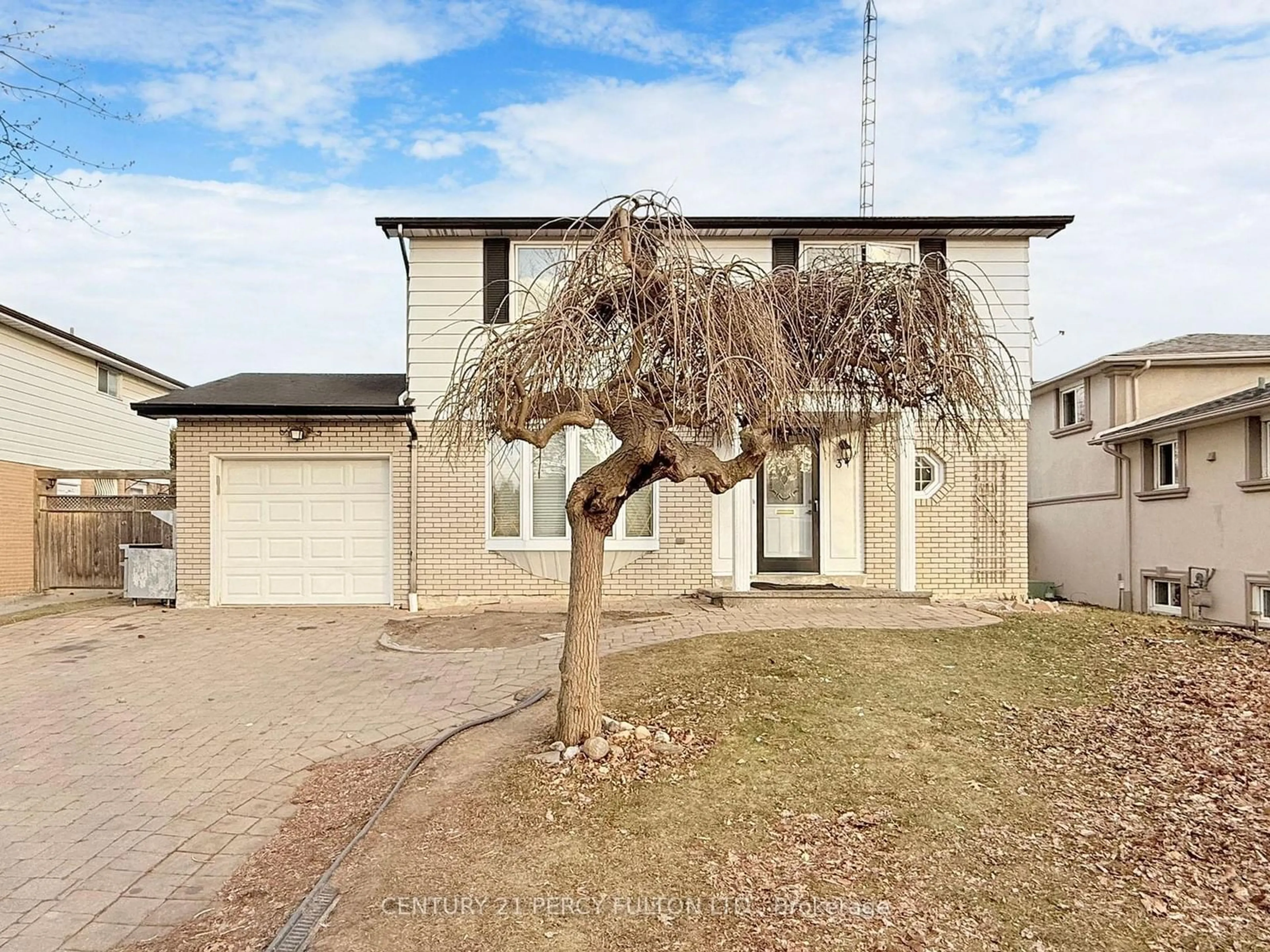 A pic from outside/outdoor area/front of a property/back of a property/a pic from drone, street for 31 Erinlea Cres, Toronto Ontario M1H 2S8