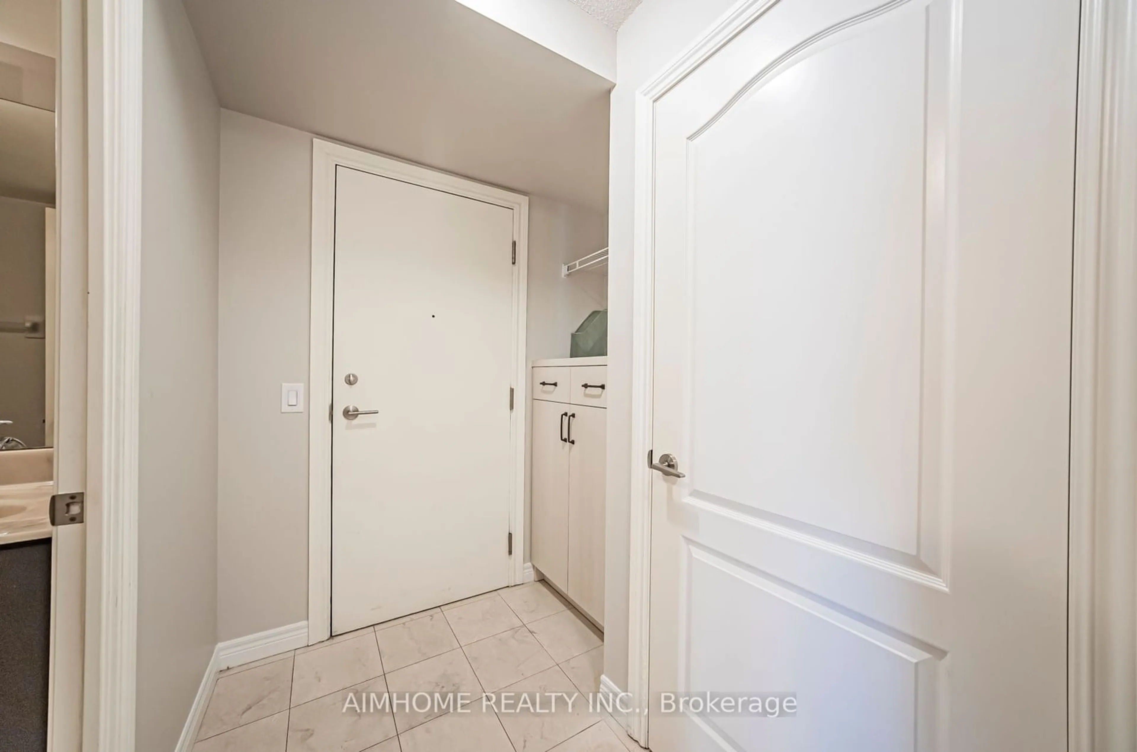 Indoor entryway for 60 Town Centre Crt #2507, Toronto Ontario M1P 0B1