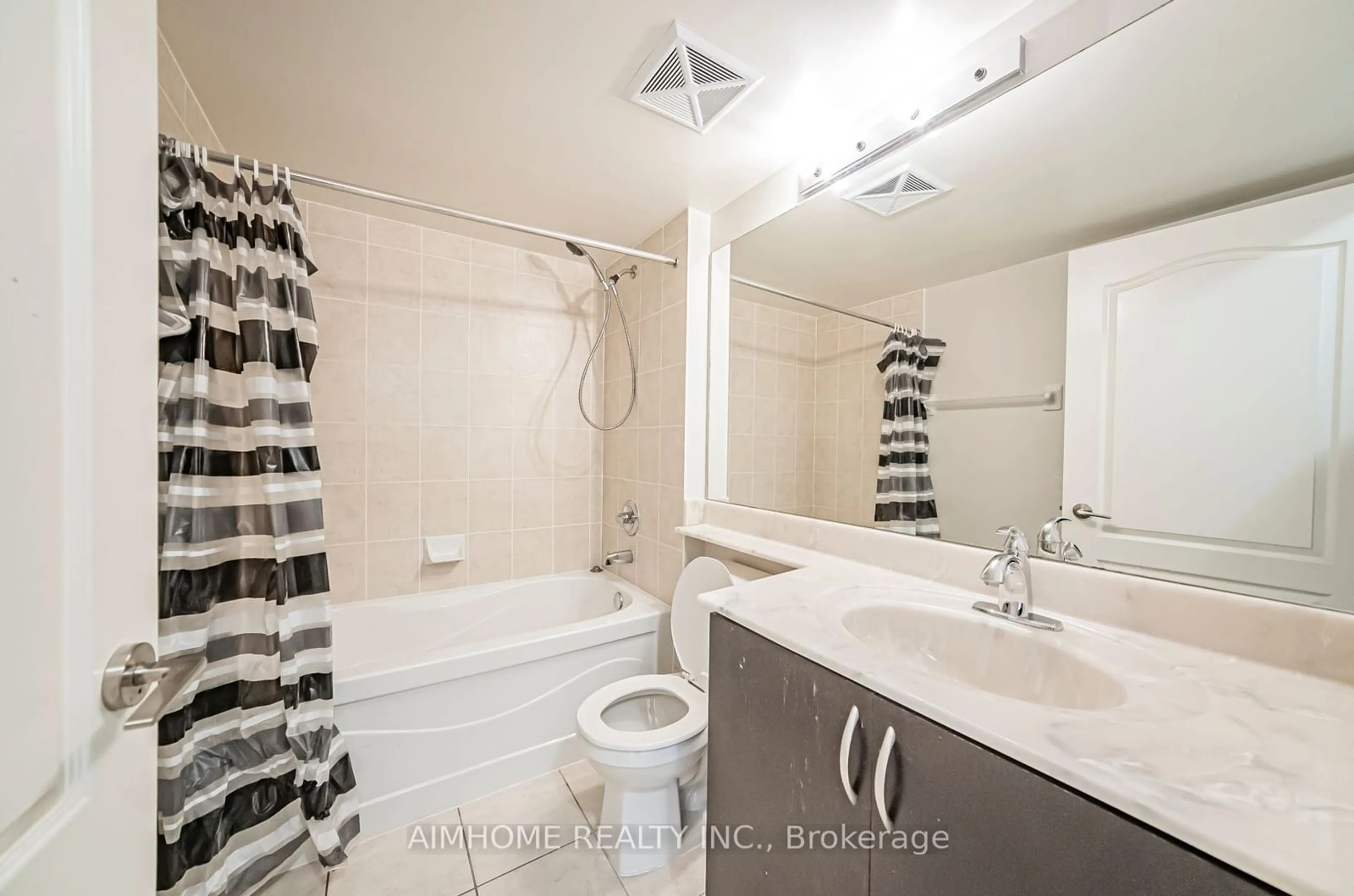 Standard bathroom, unknown for 60 Town Centre Crt #2507, Toronto Ontario M1P 0B1