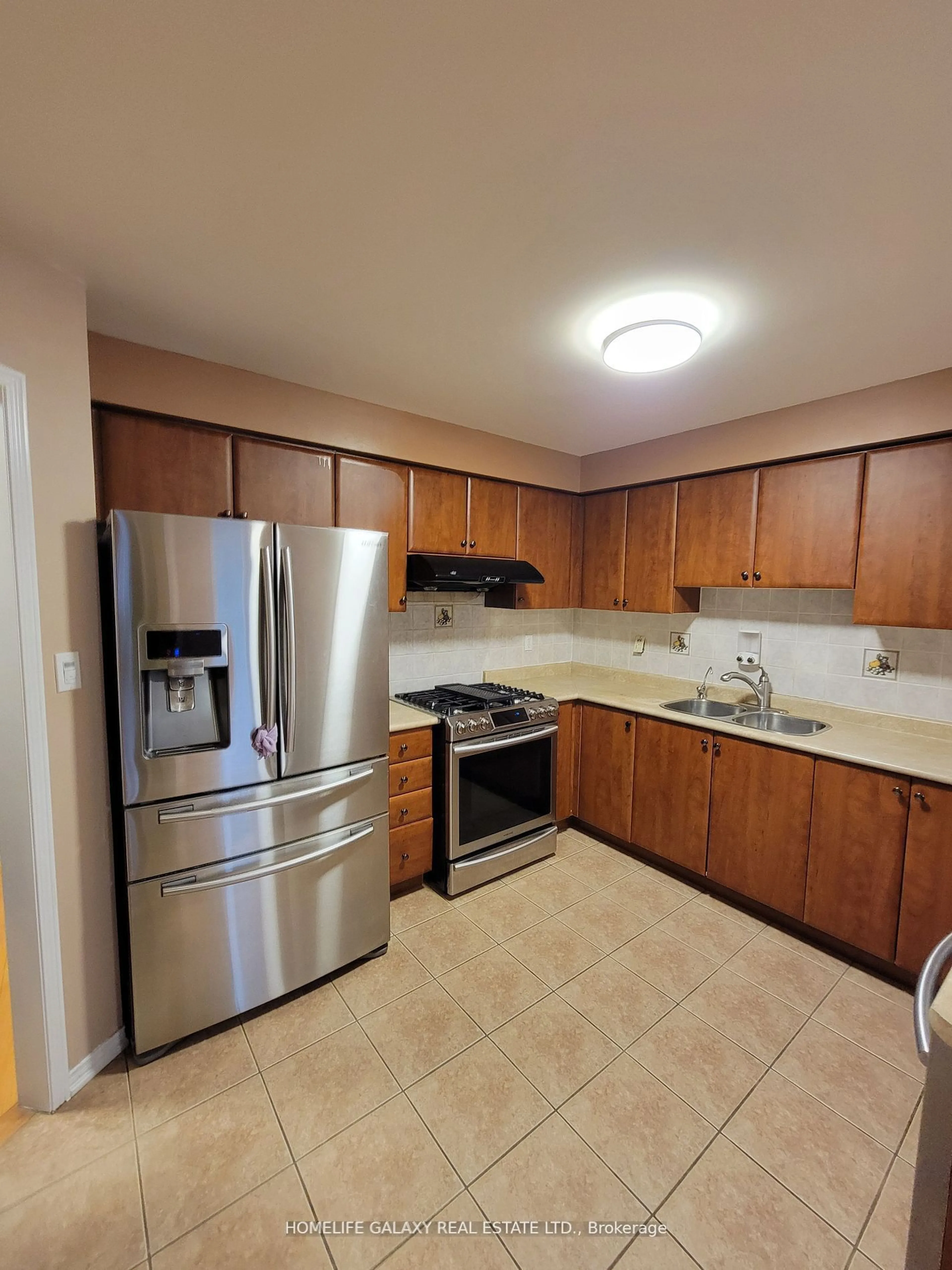 Standard kitchen, unknown for 149 Oceanpearl Cres, Whitby Ontario L1N 0C7