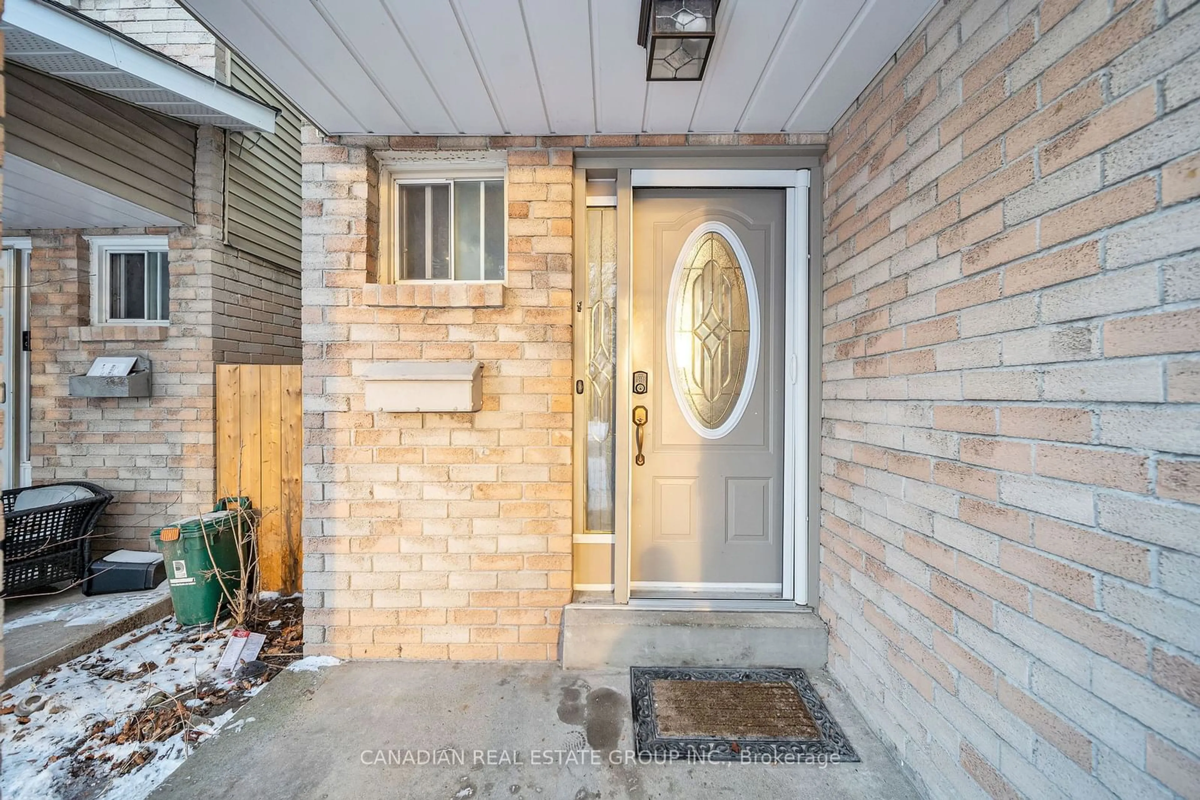 Indoor entryway for 1242 Delmark Crt, Oshawa Ontario L1H 8K6