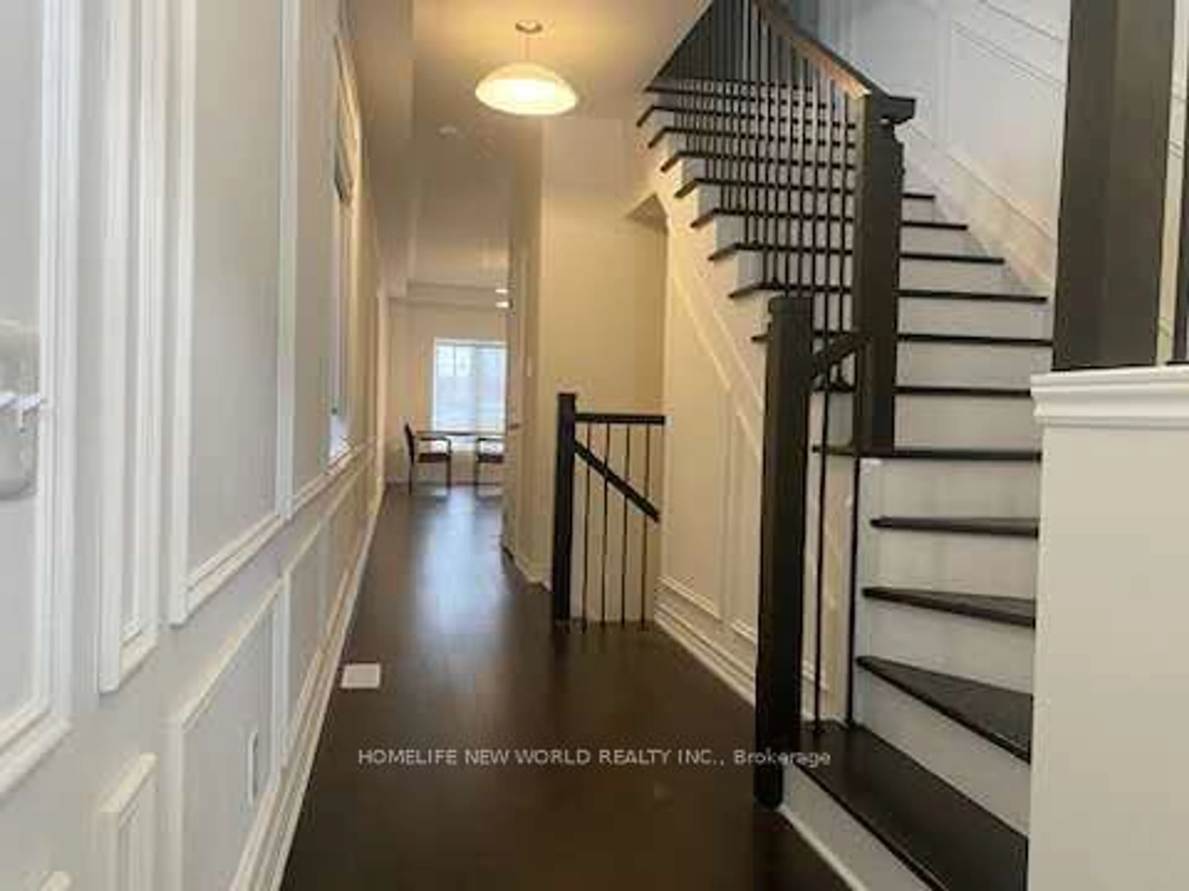 Indoor entryway for 2406 Angora St, Pickering Ontario L1X 0M6