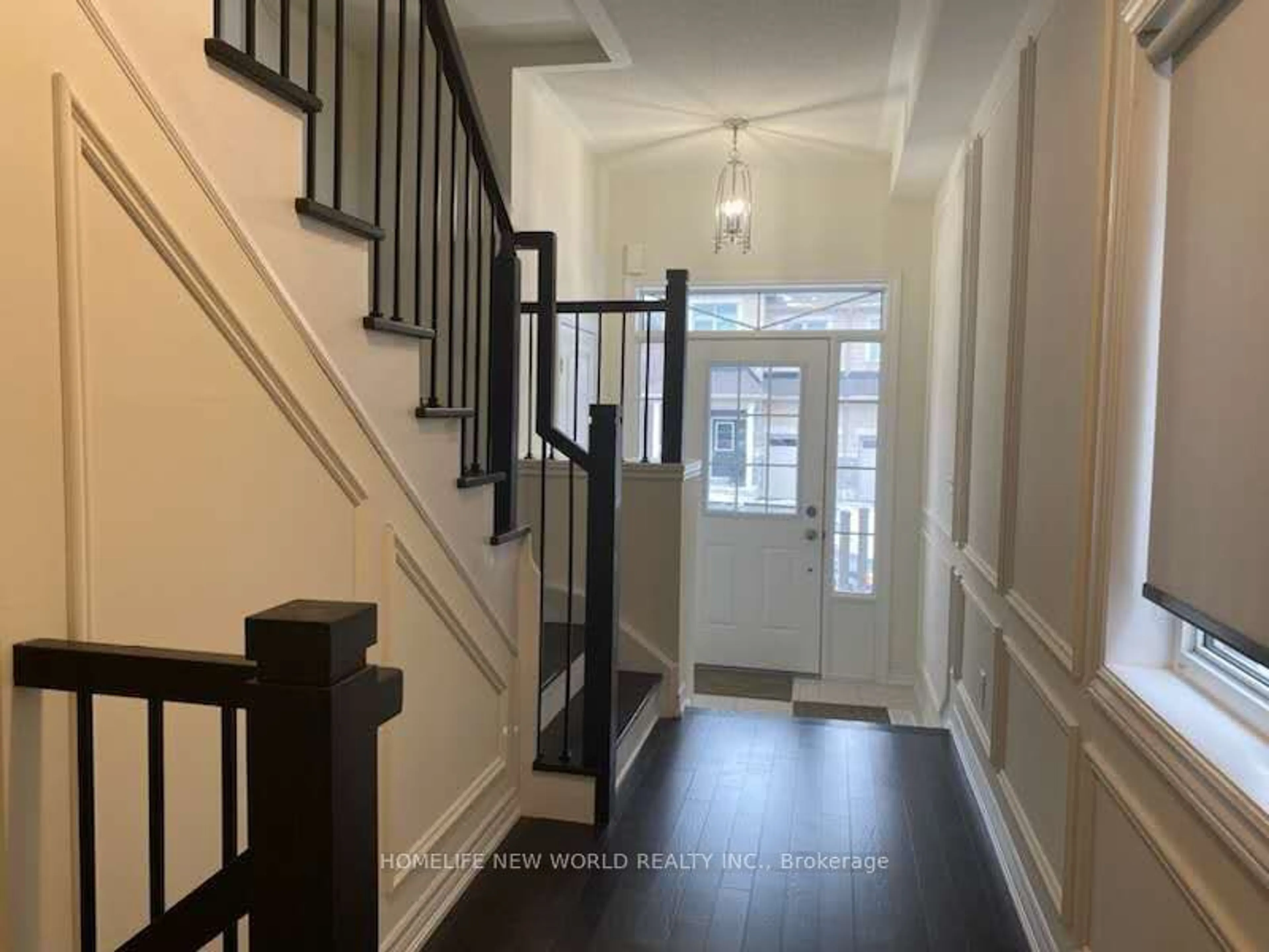 Indoor entryway for 2406 Angora St, Pickering Ontario L1X 0M6