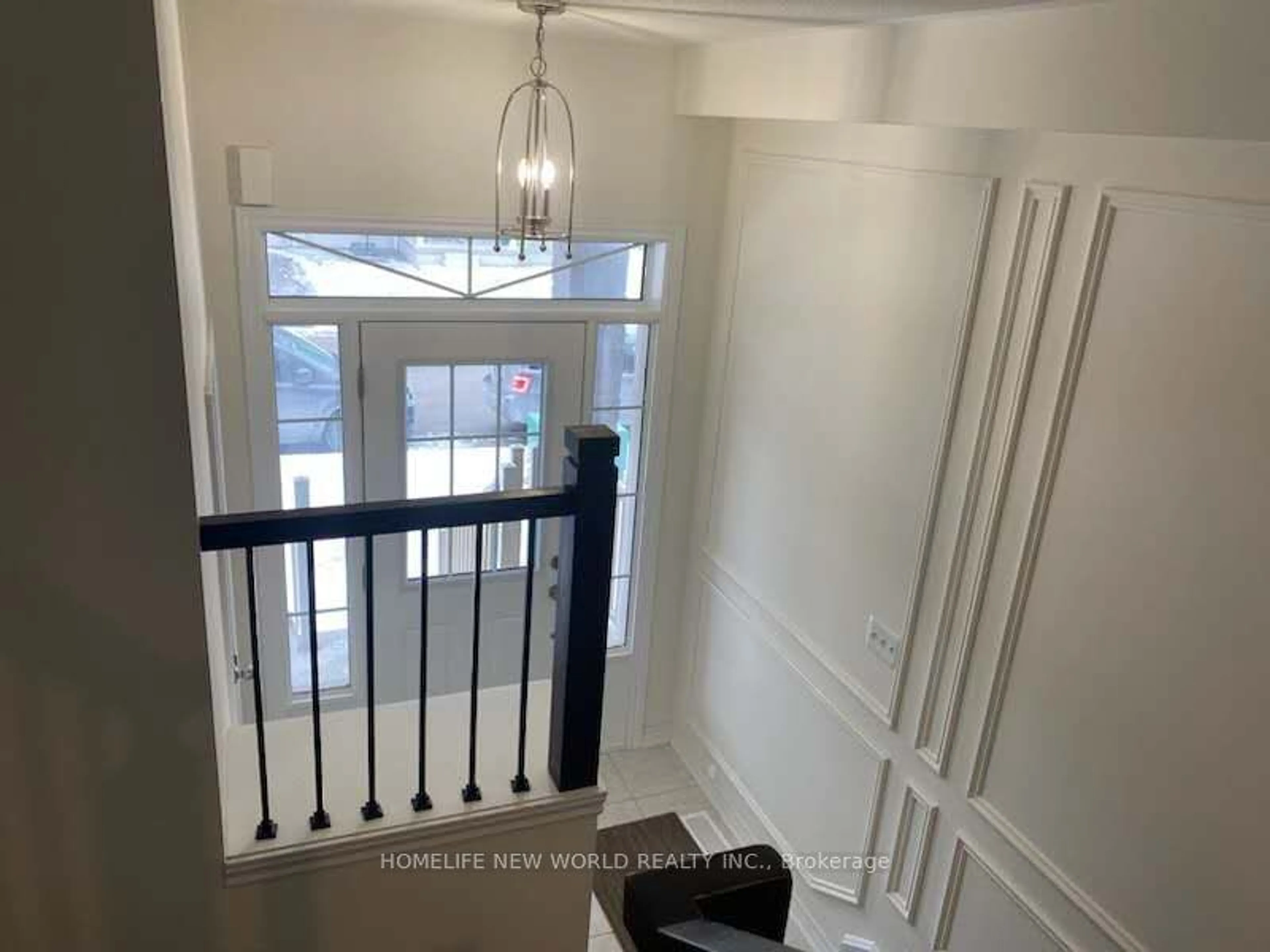 Indoor entryway for 2406 Angora St, Pickering Ontario L1X 0M6