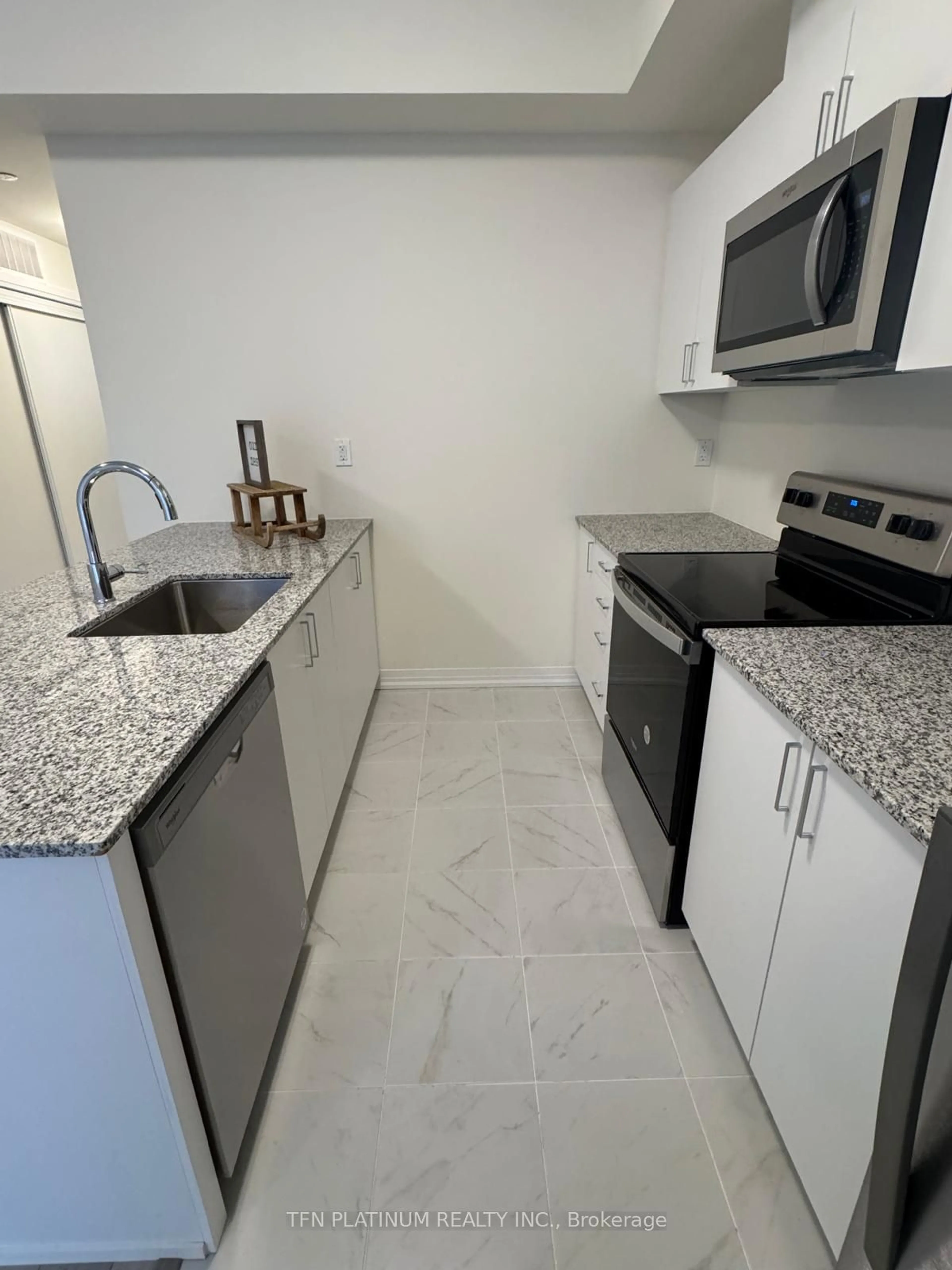 Standard kitchen, ceramic/tile floor for 165 Tapscott Rd #1, Toronto Ontario M1B 0E8