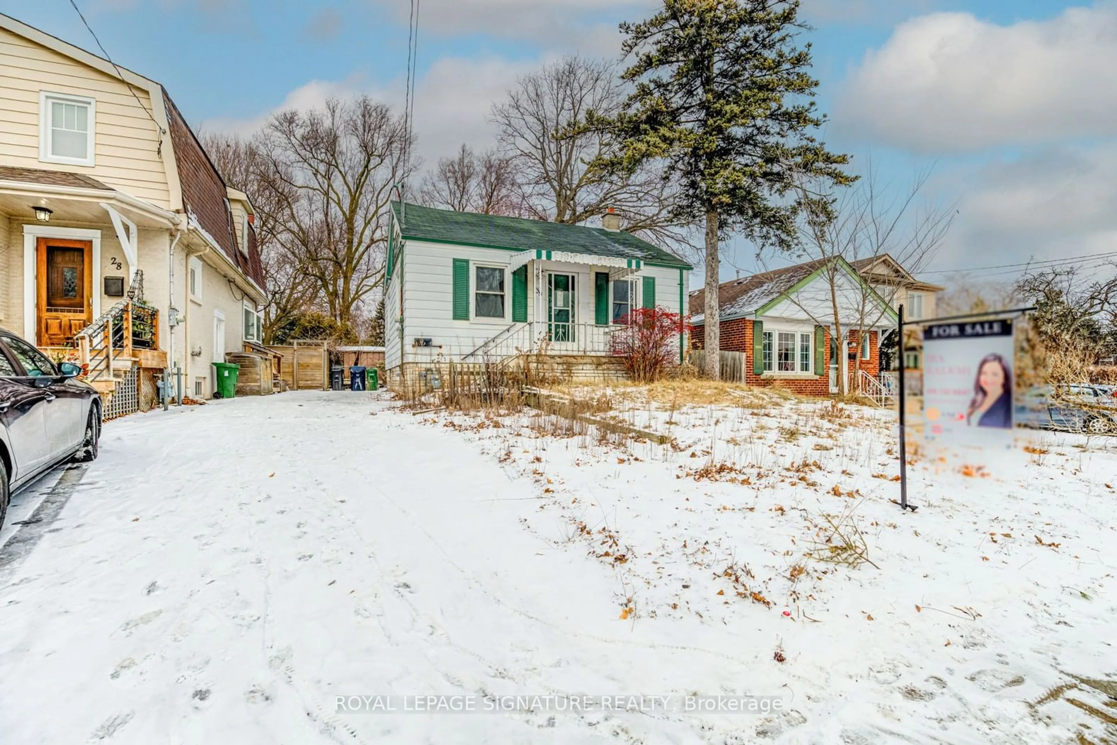 A pic from outside/outdoor area/front of a property/back of a property/a pic from drone, street for 30 Freeman St, Toronto Ontario M1N 2C1