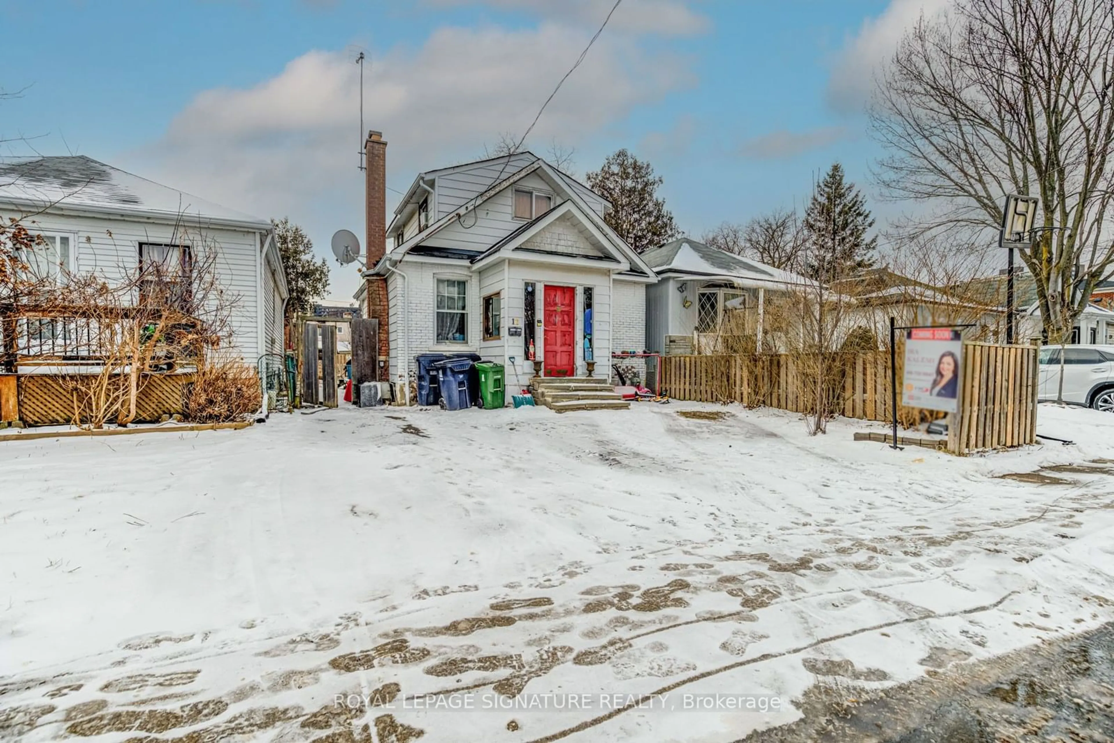 A pic from outside/outdoor area/front of a property/back of a property/a pic from drone, street for 12 Wanstead Ave, Toronto Ontario M1L 3L4