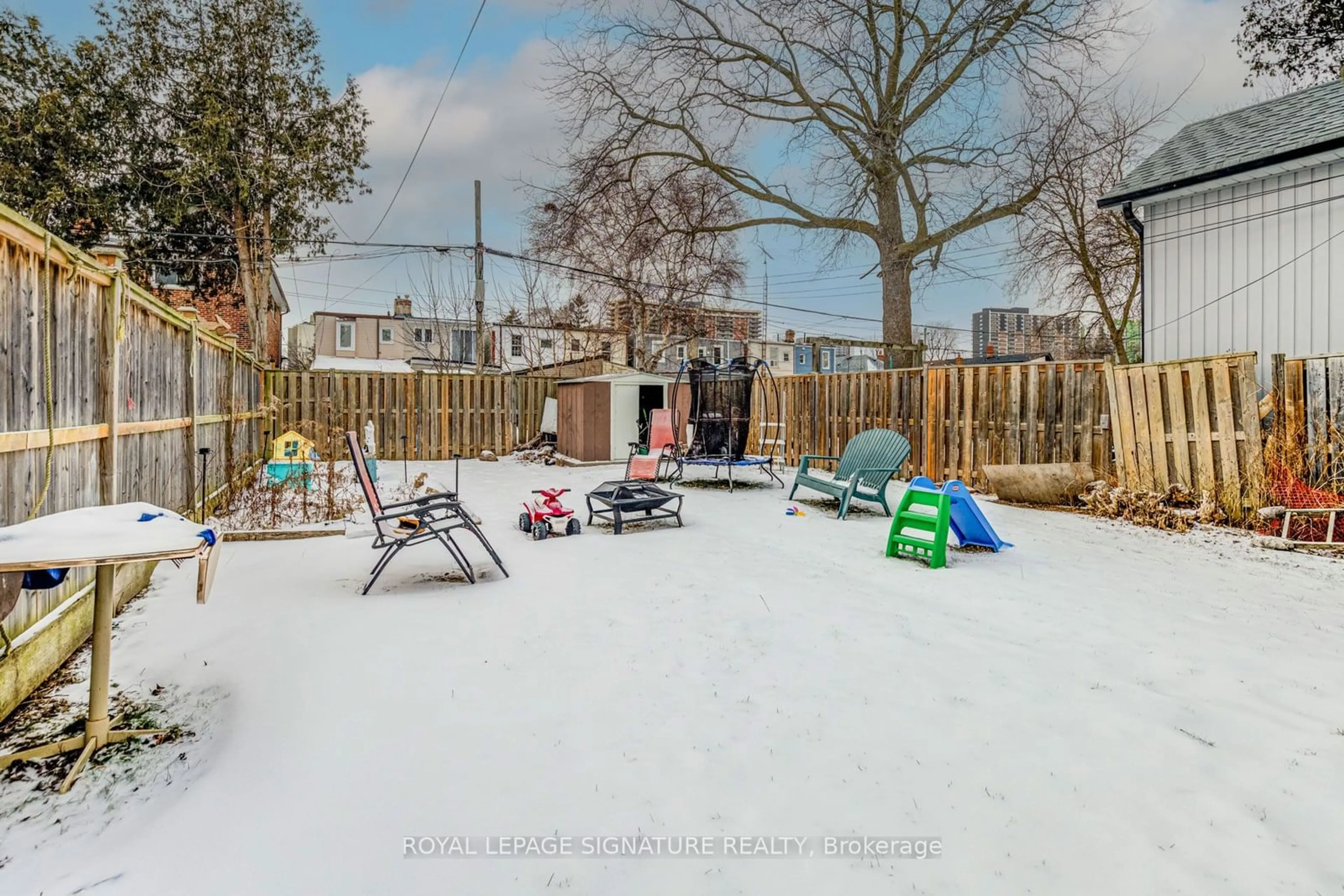 A pic from outside/outdoor area/front of a property/back of a property/a pic from drone, street for 12 Wanstead Ave, Toronto Ontario M1L 3L4