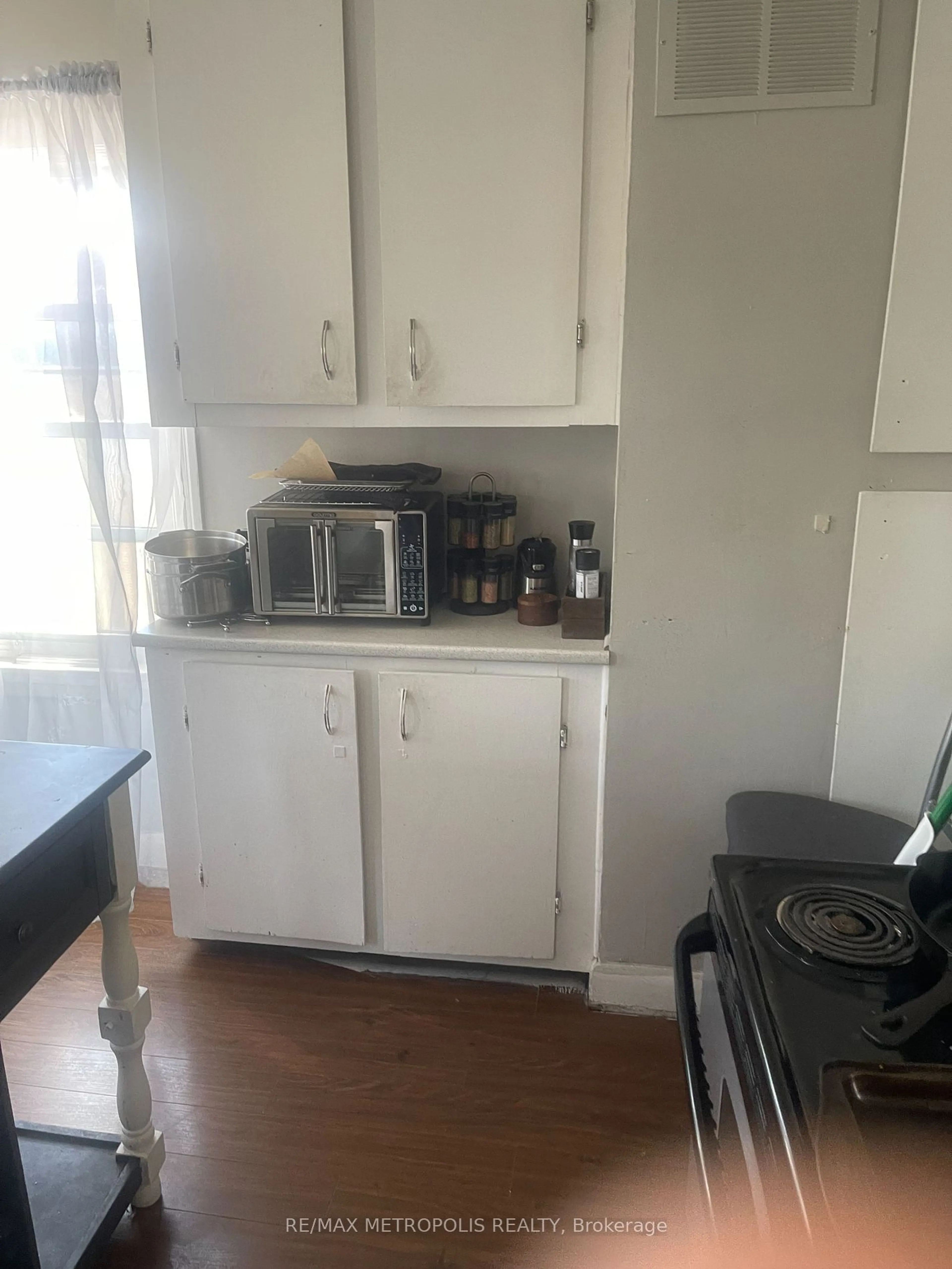 Standard kitchen, unknown for 117 Duke St, Clarington Ontario L1C 2V8