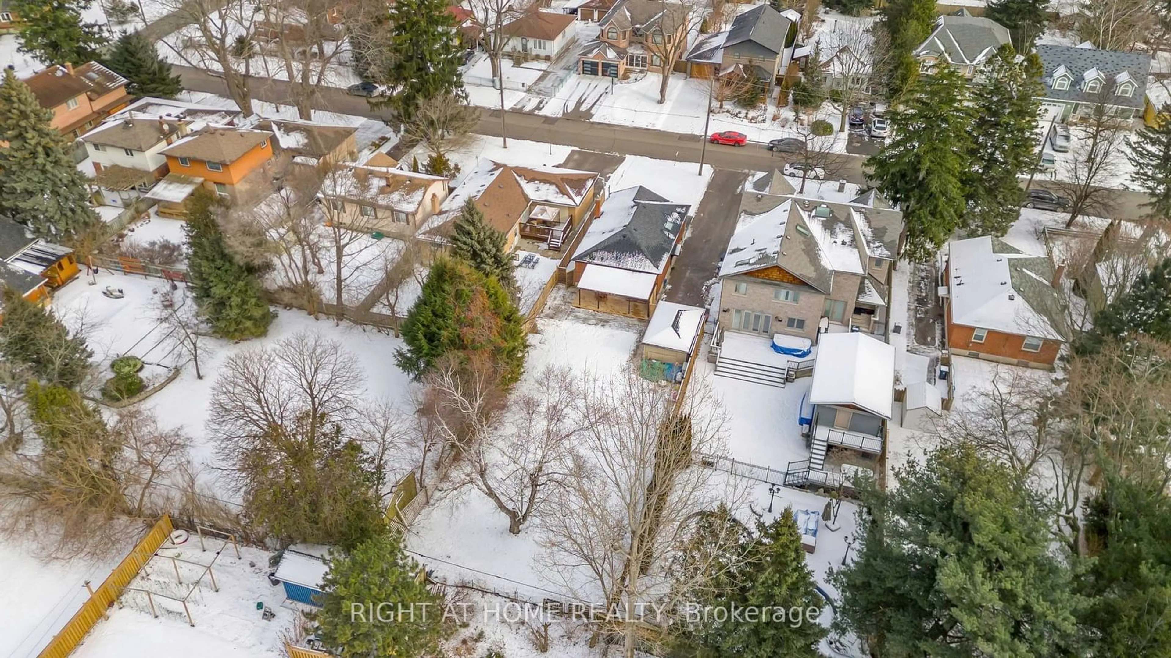 A pic from outside/outdoor area/front of a property/back of a property/a pic from drone, street for 26 Mcmillan Ave, Toronto Ontario M1E 4B5